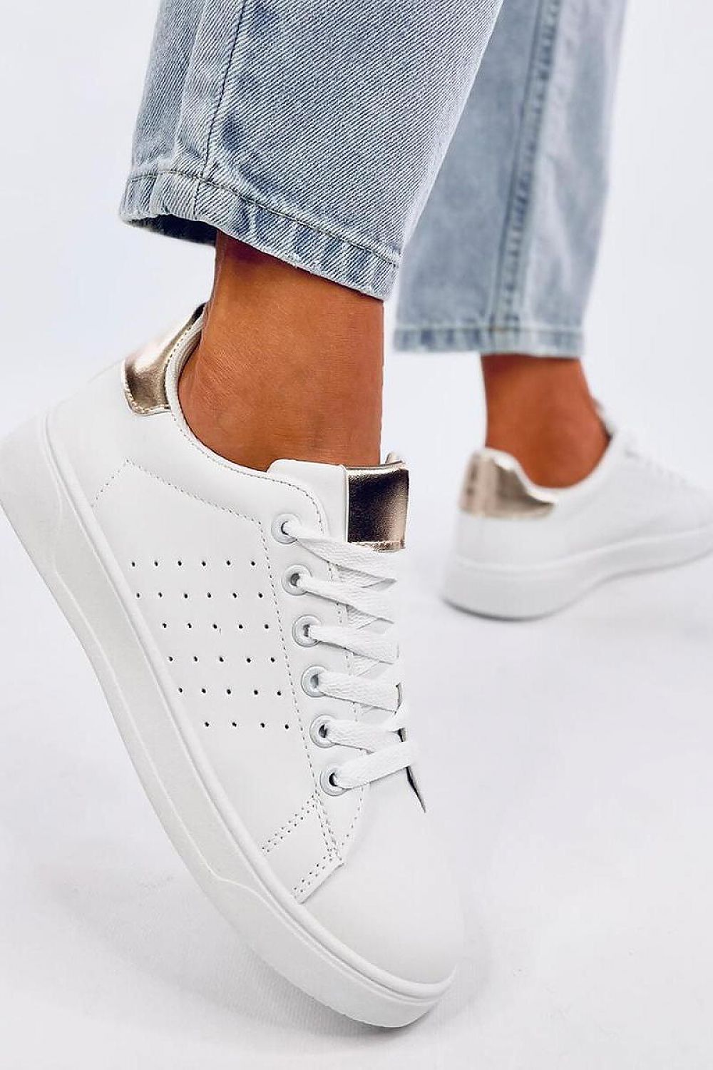 Sports shoes model 196050 Inello