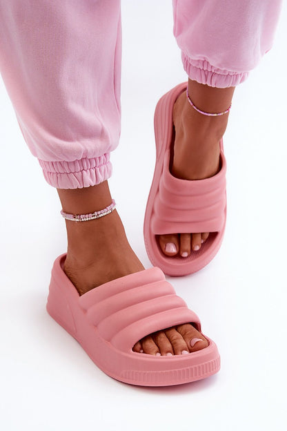  Clacquettes model 198438 Step in style 