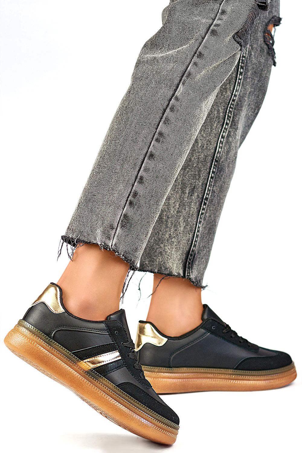  Chaussures de sport model 200439 PRIMO 