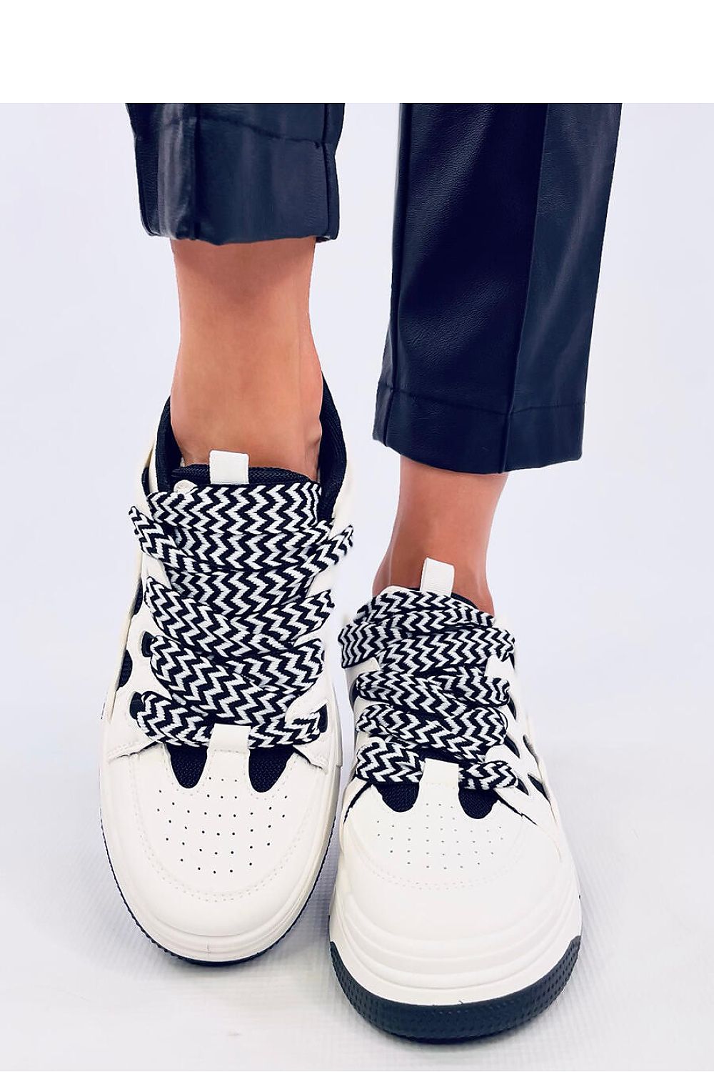  Chaussures de sport model 200621 Inello 