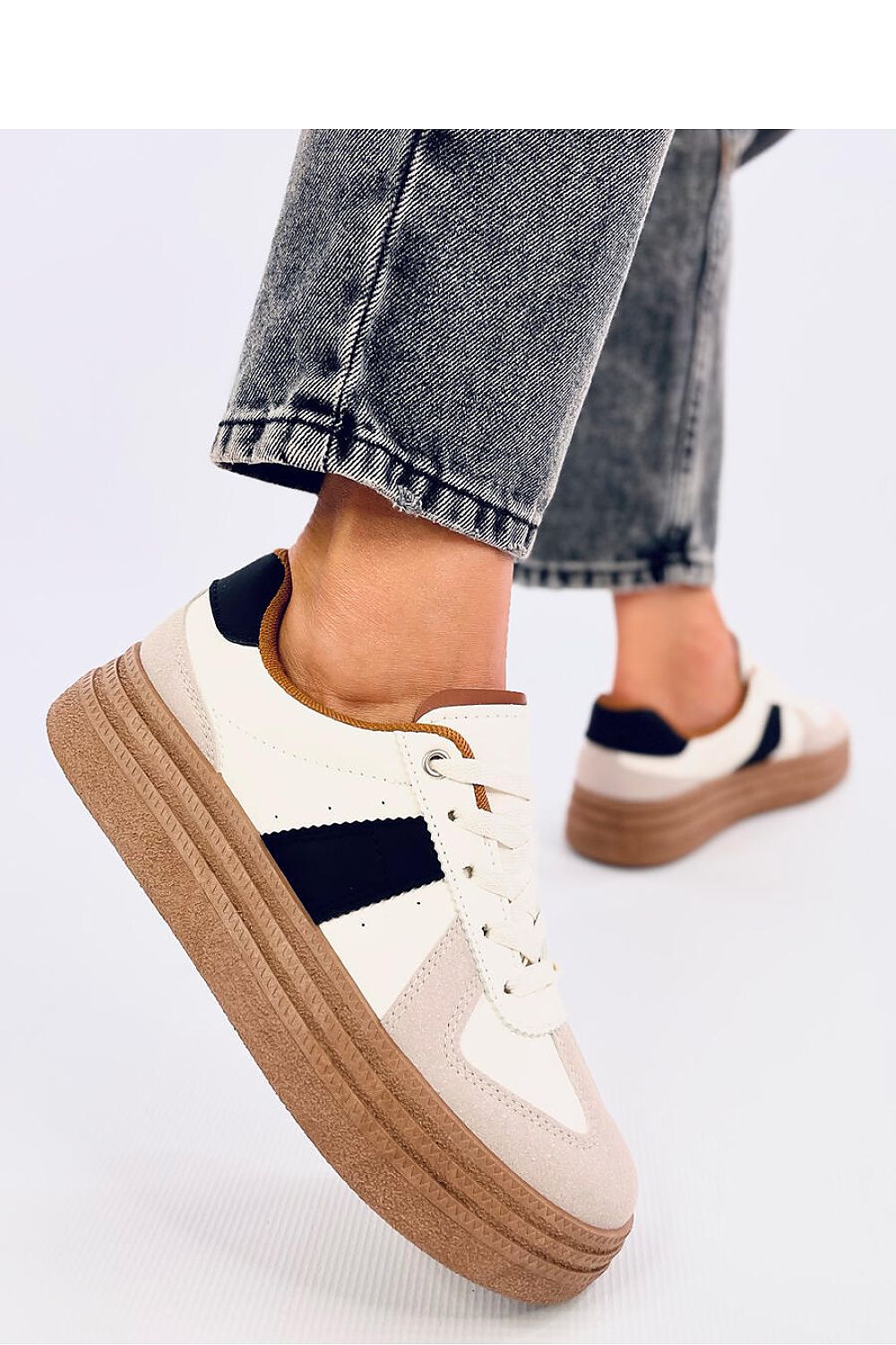  Chaussures de sport model 200726 Inello 