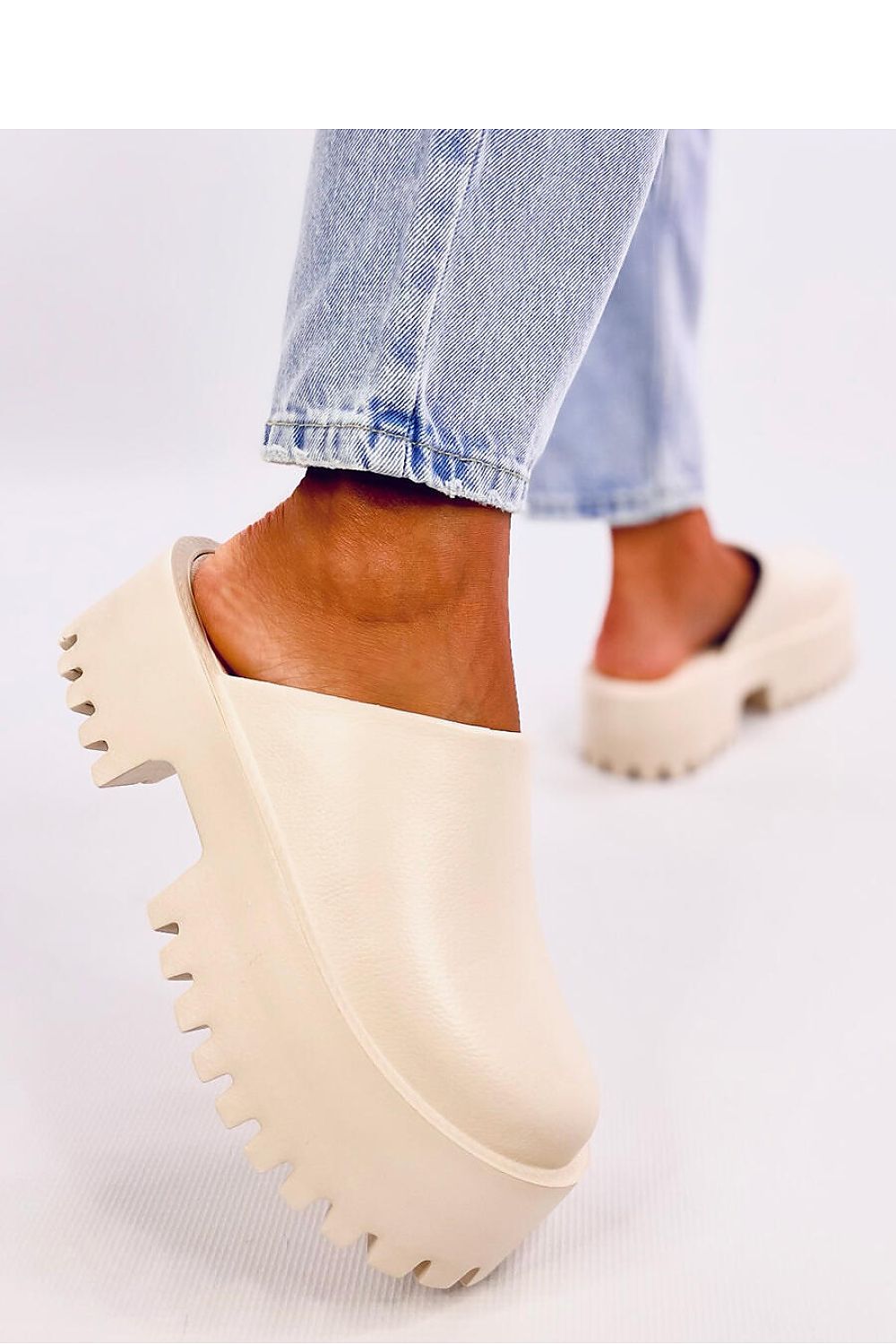  Clacquettes model 200759 Inello 