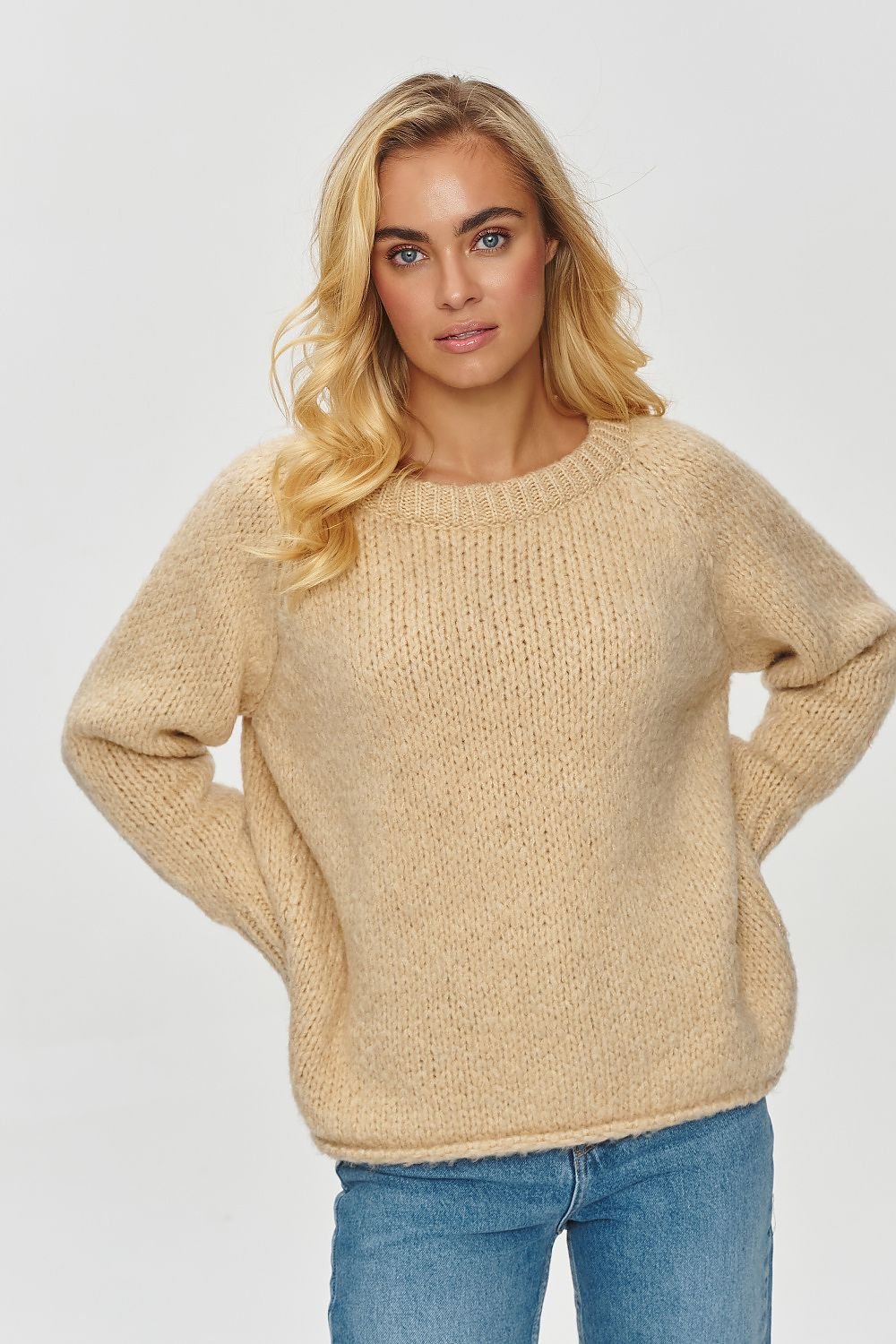 Sweater model 201808 Makadamia