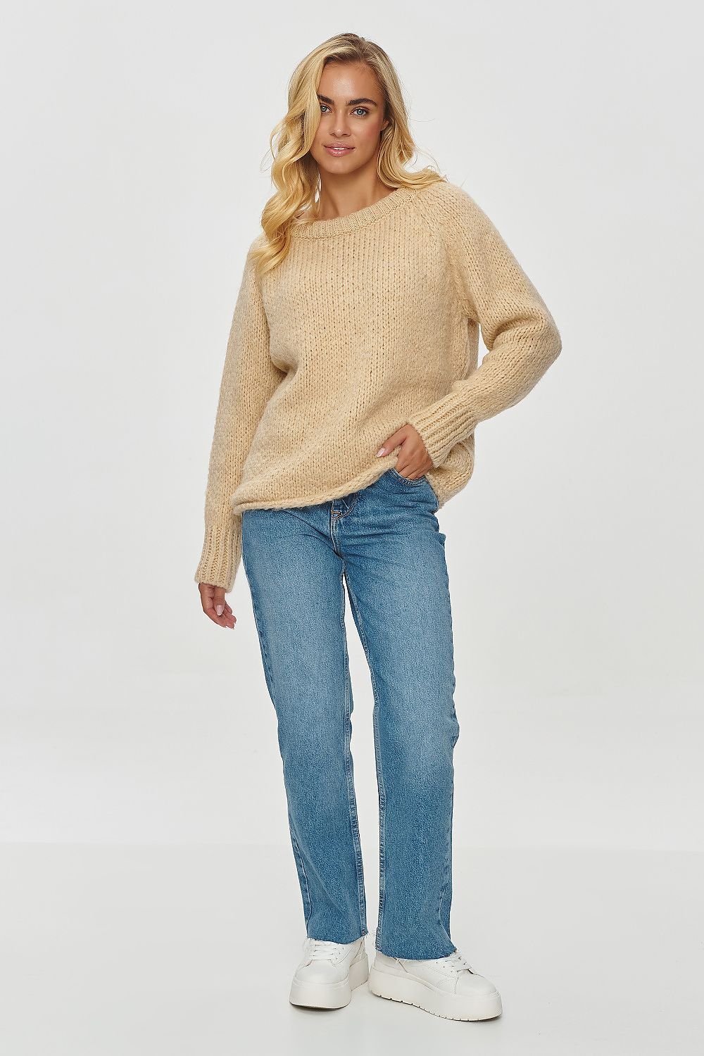 Sweater model 201808 Makadamia
