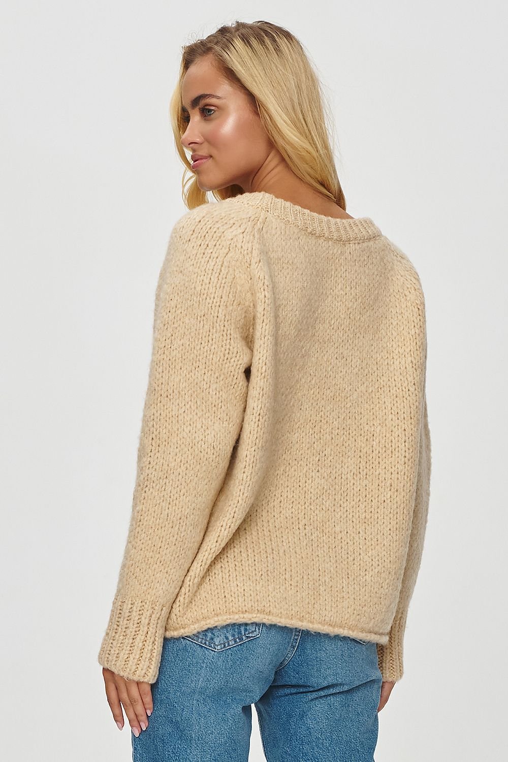 Sweater model 201808 Makadamia
