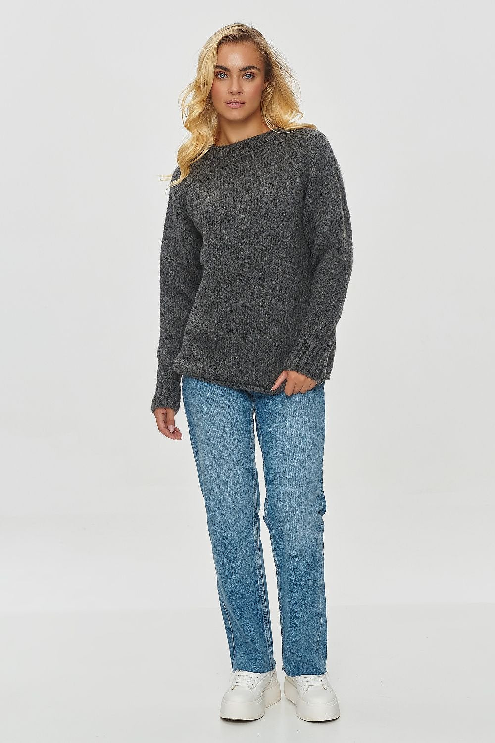 Sweater model 201808 Makadamia