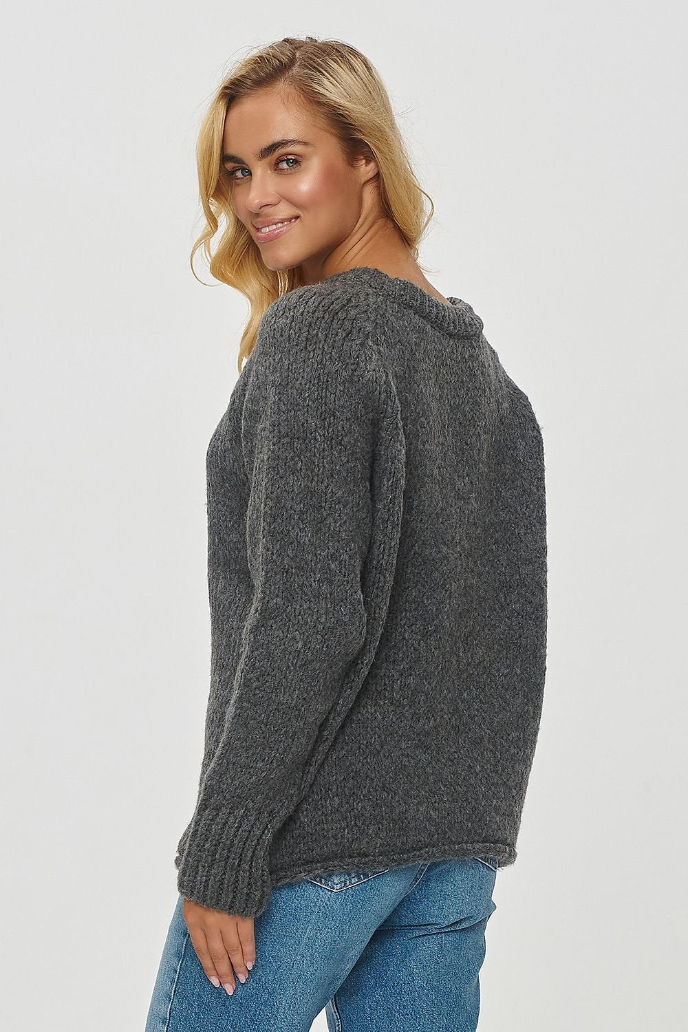 Sweater model 201808 Makadamia