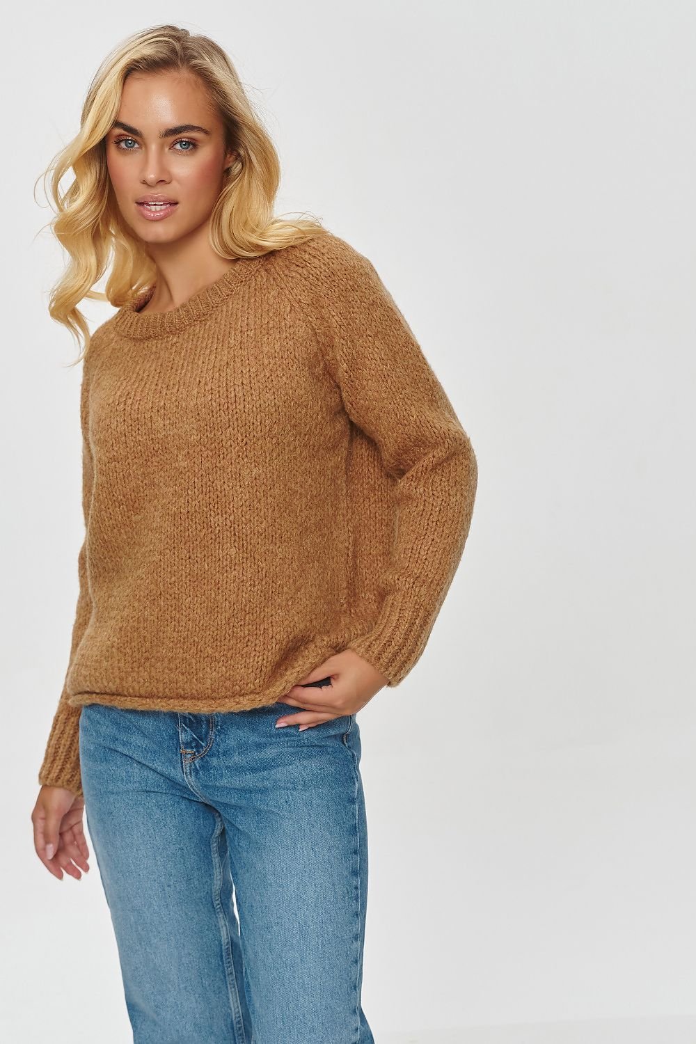 Sweater model 201808 Makadamia