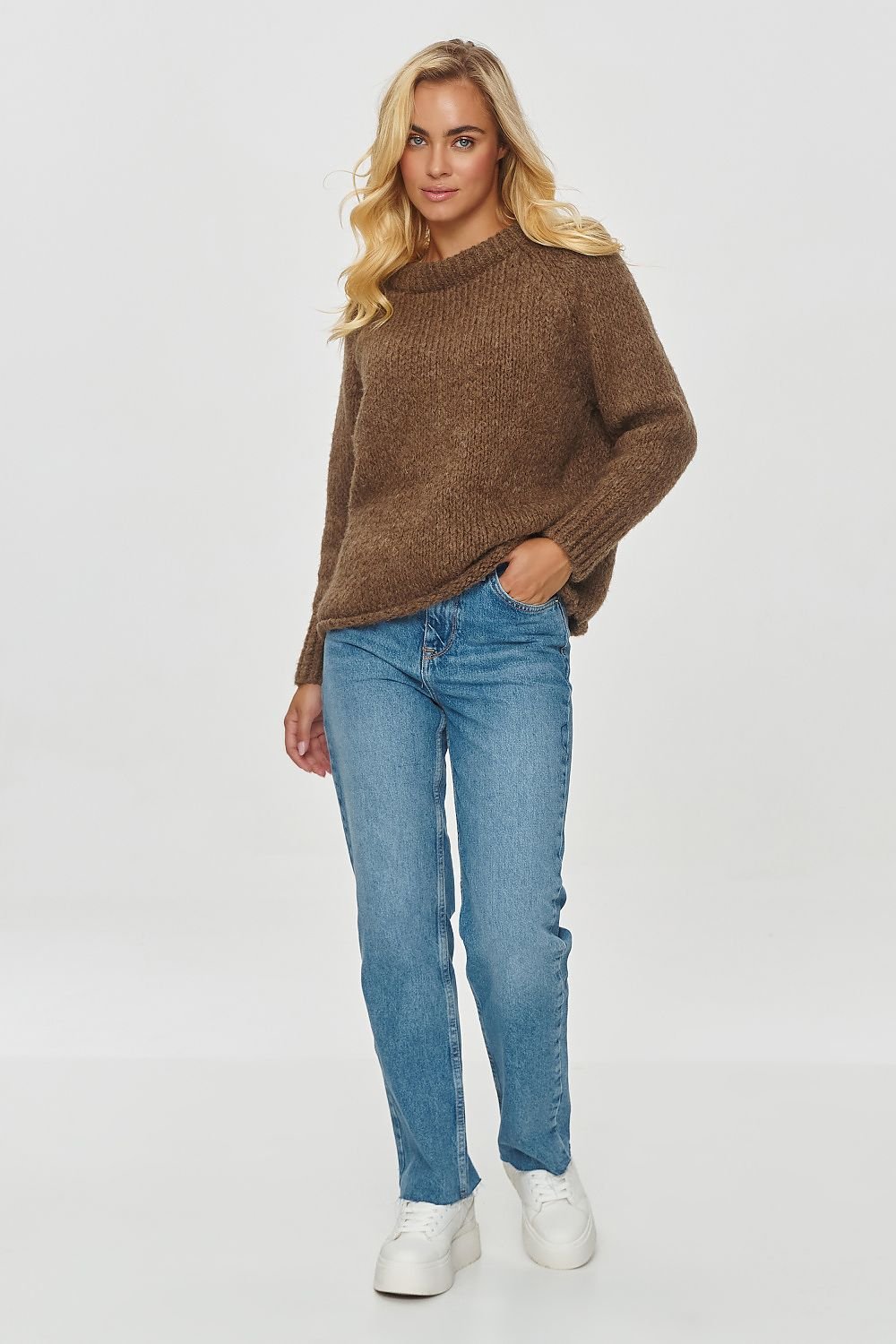 Sweater model 201808 Makadamia