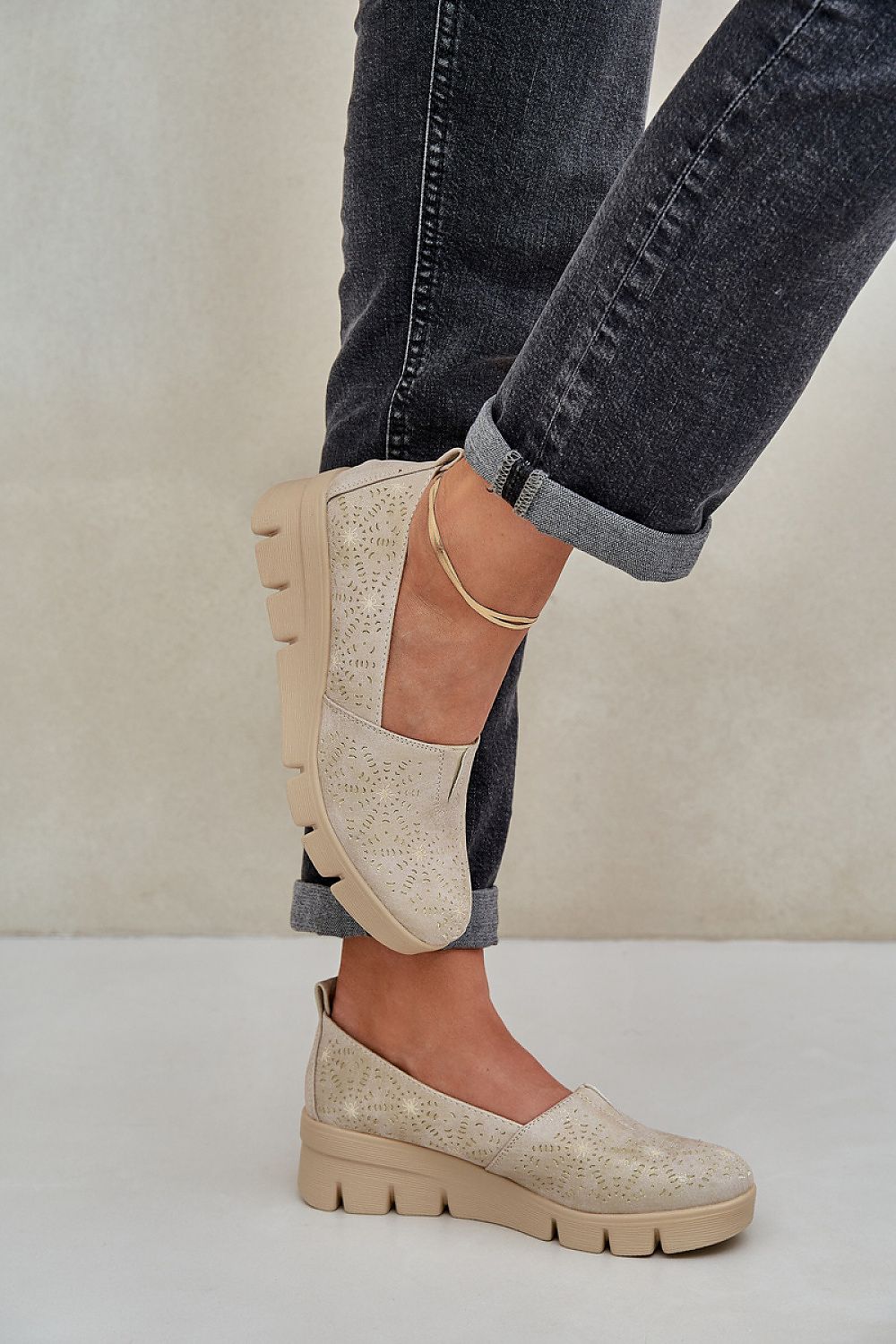  Chaussures basses &agrave; cothurnes model 208430 Step in style 