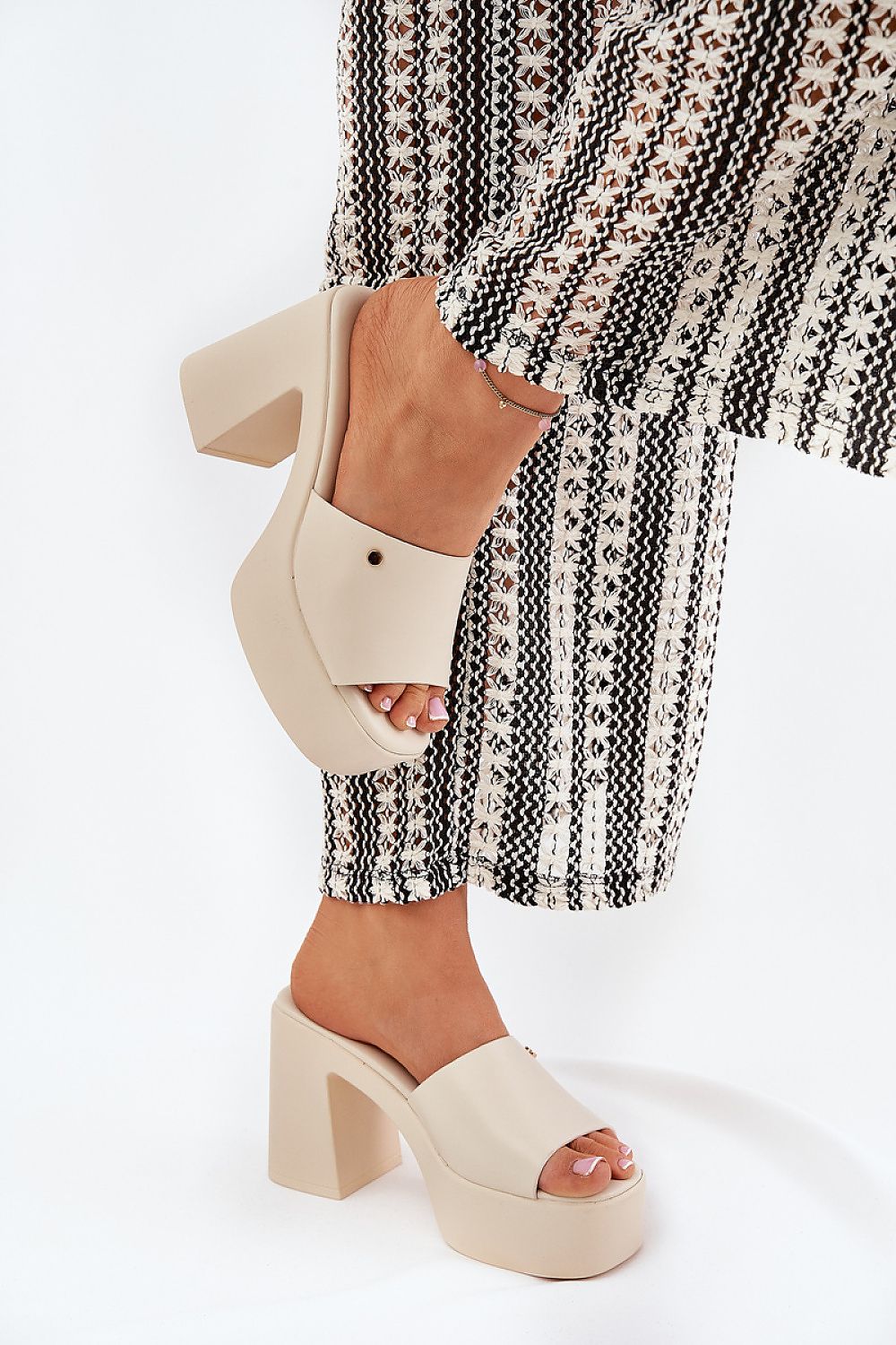  Clacquettes model 209943 Step in style 