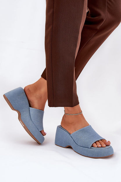  Clacquettes model 210171 Step in style 