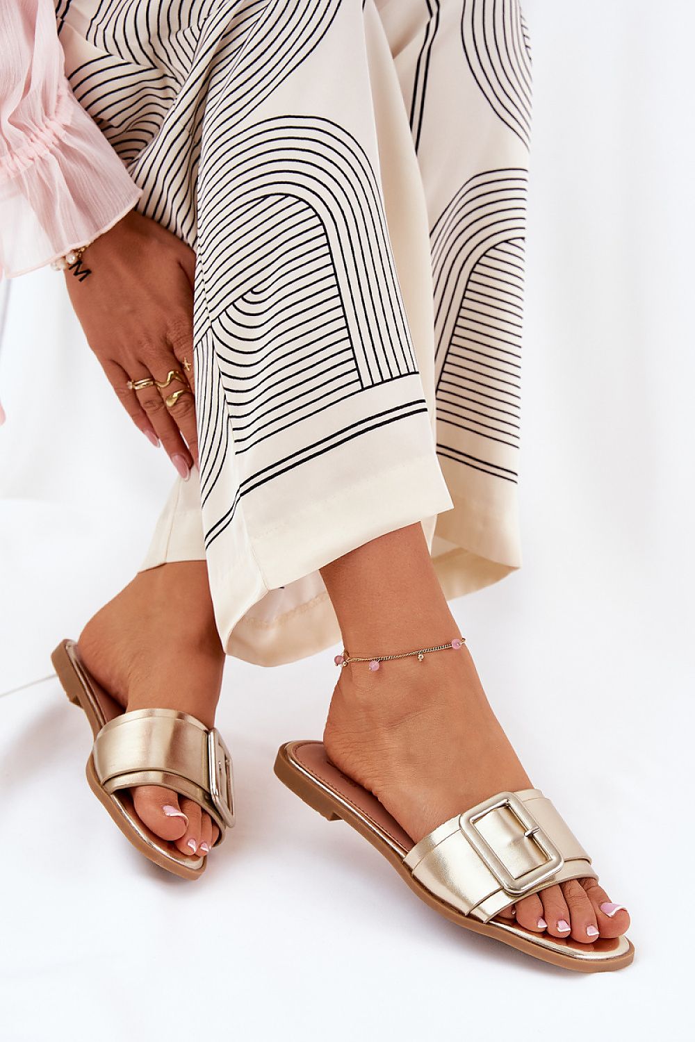  Clacquettes model 211704 Step in style 