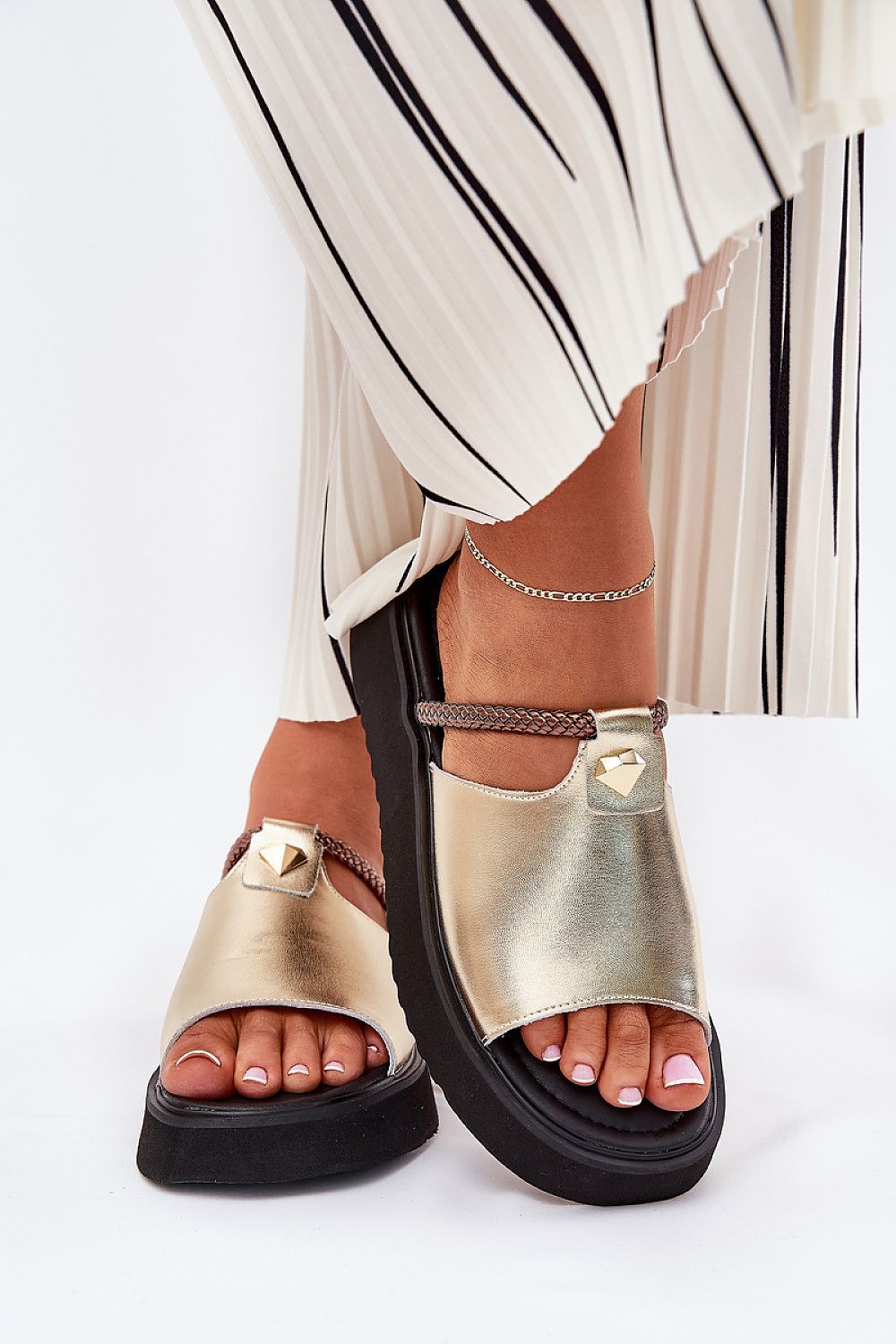  Clacquettes model 211966 Step in style 