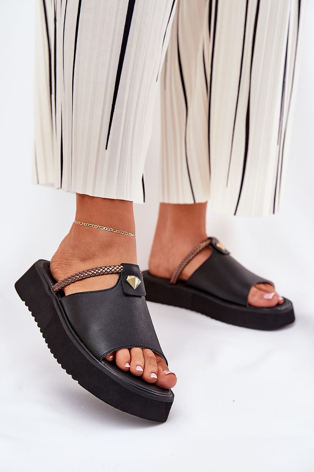  Clacquettes model 211967 Step in style 