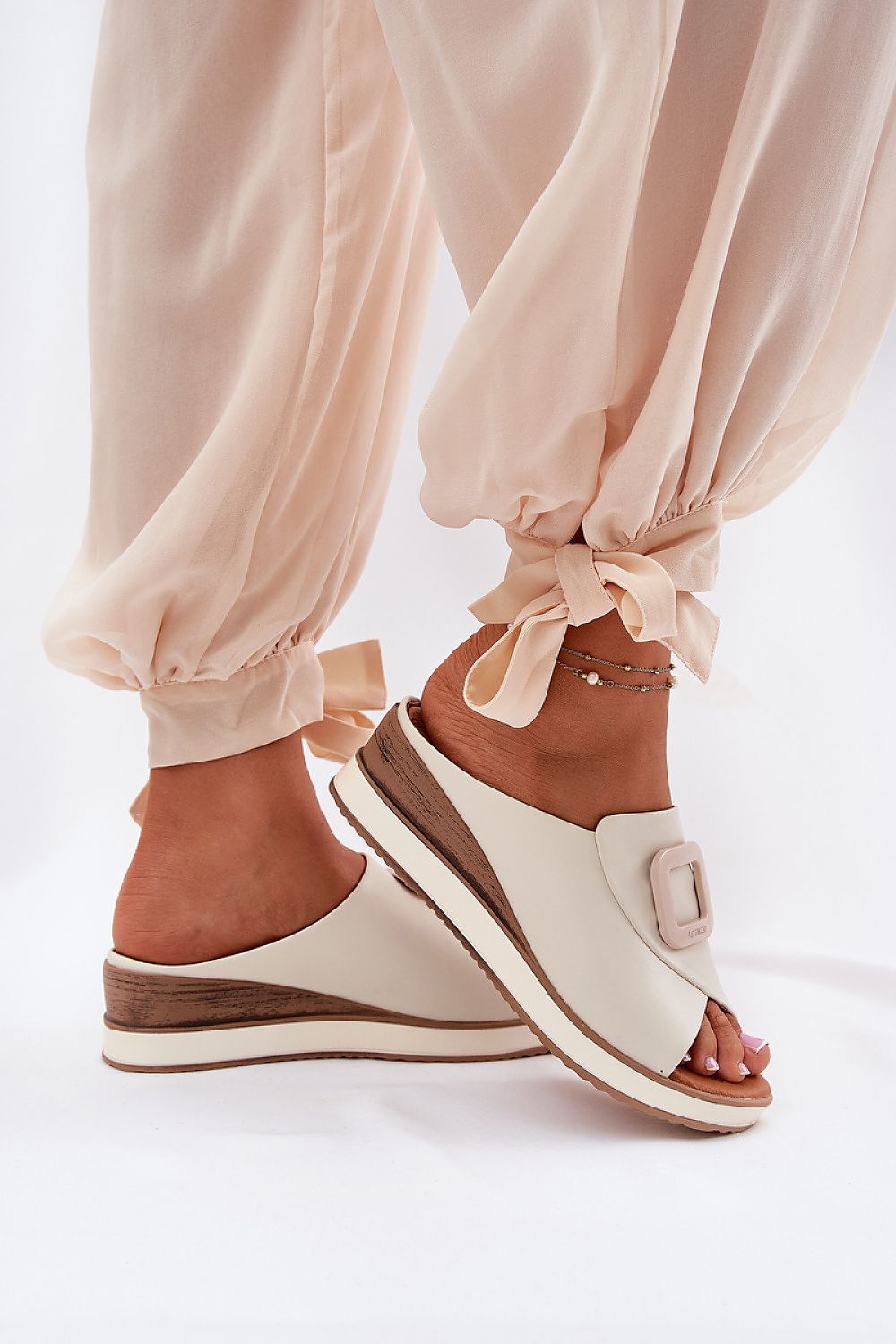  Clacquettes model 212350 Step in style 