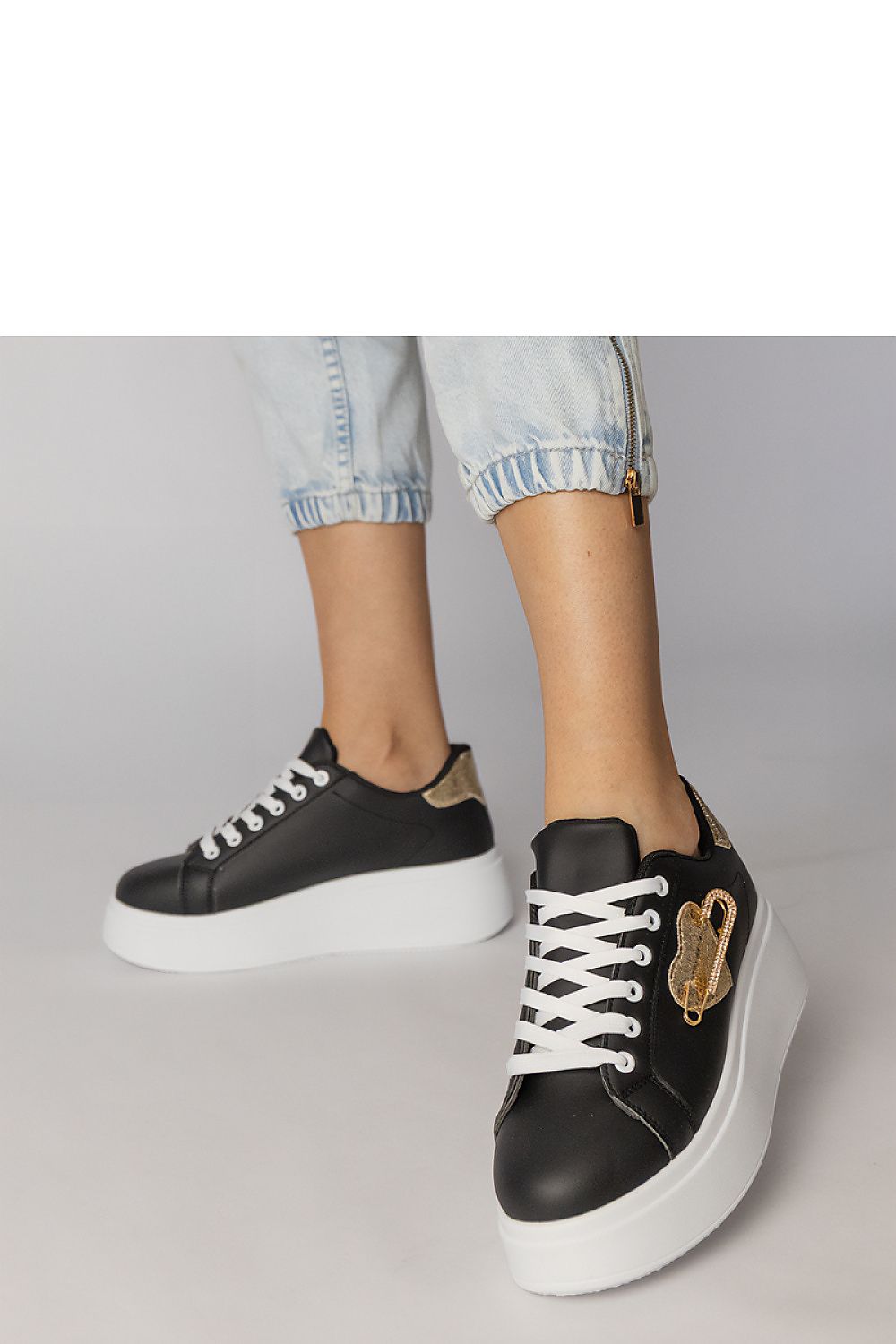  Chaussures de sport model 214017 PRIMO 