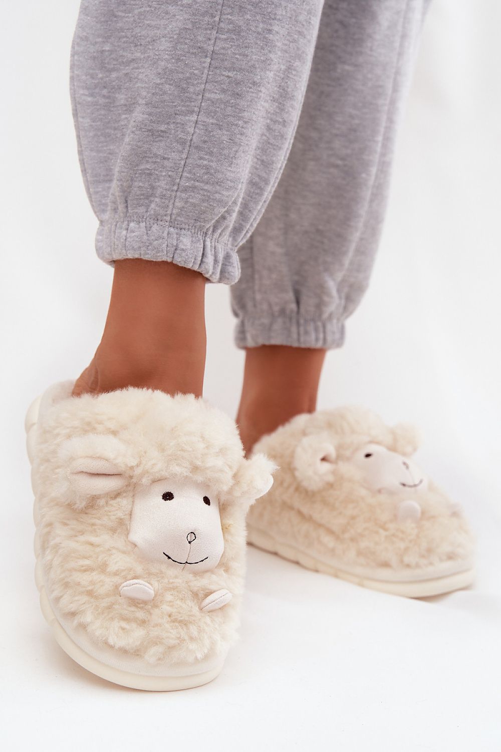  Pantoufles model 220729 Step in style 