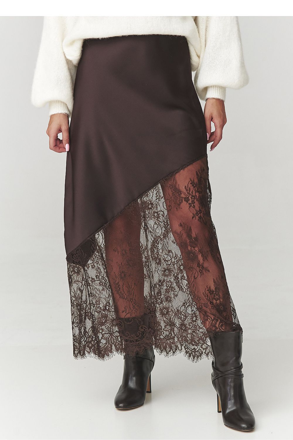  Jupe model 220785 Makadamia 
