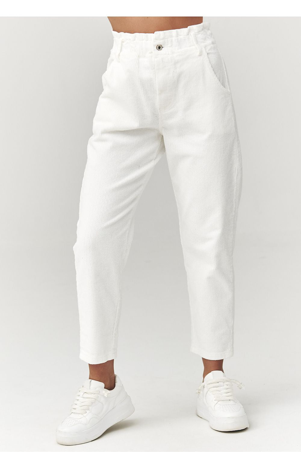  Pantalon en velours côtelé model 223242 Makadamia 
