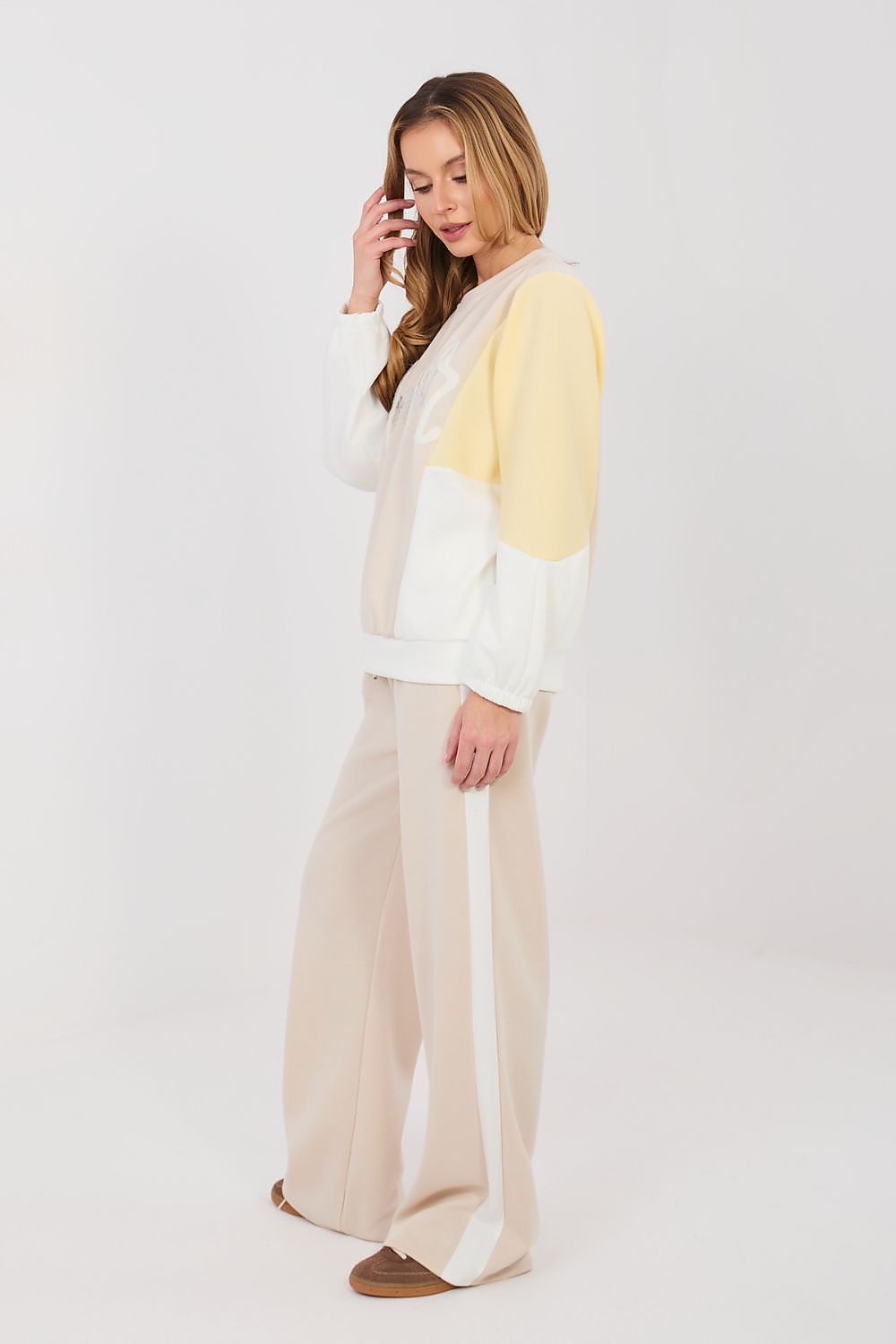  L`ensemble model 224788 Rue Paris 