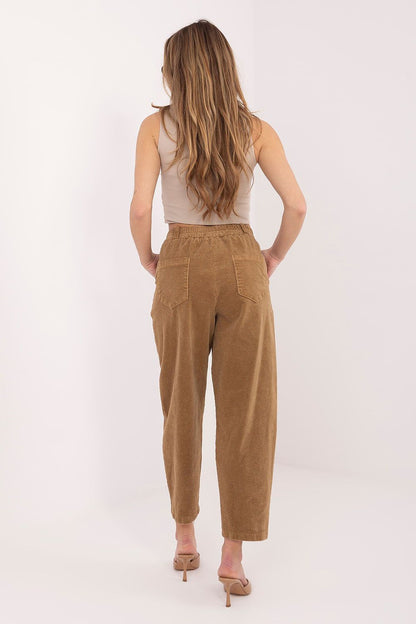  Pantalon en velours côtelé model 224996 Rue Paris 