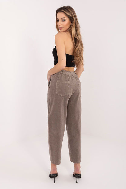  Pantalon en velours côtelé model 225000 Rue Paris 