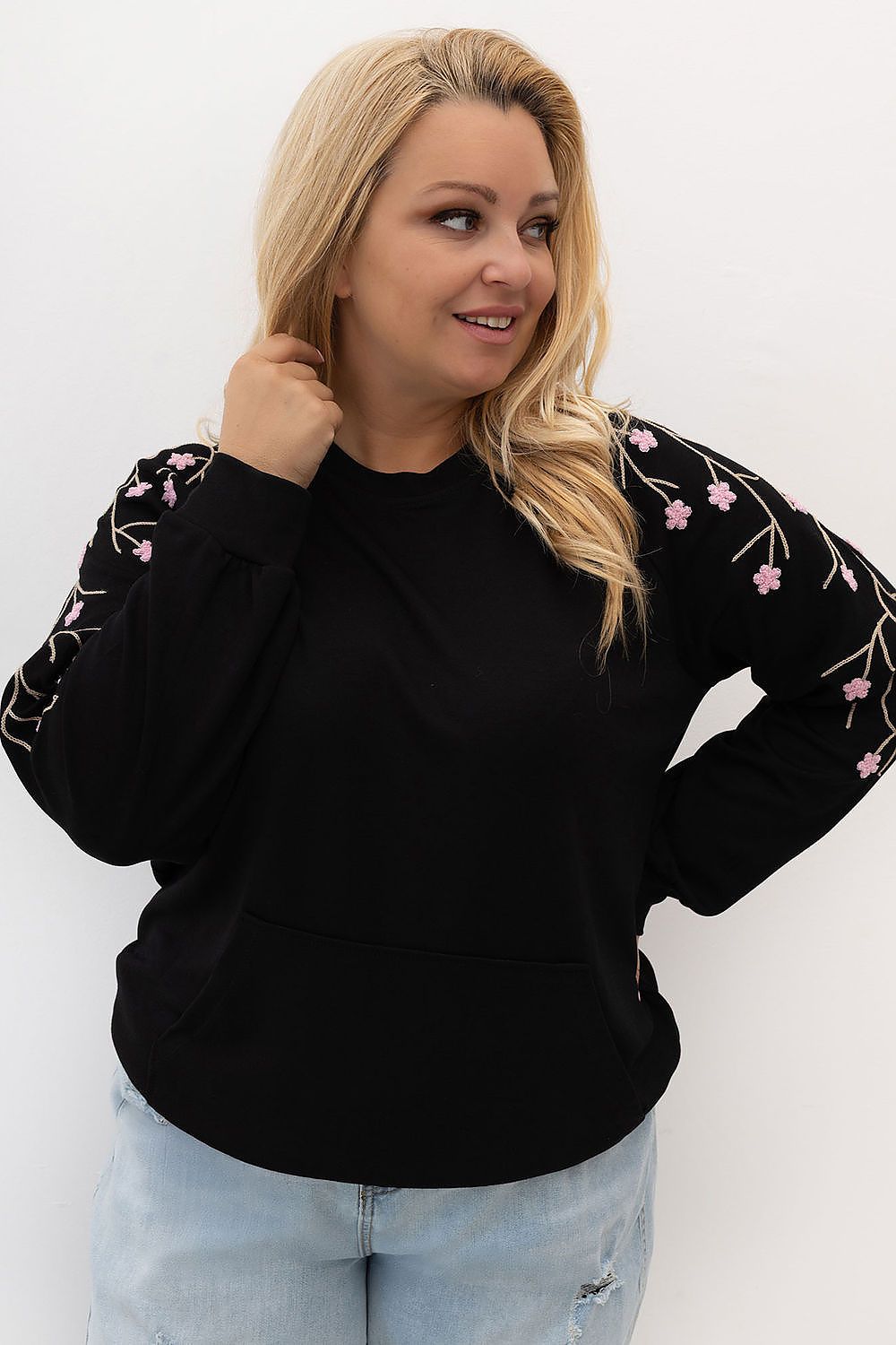  Sweatshirt model 228060 Relevance 