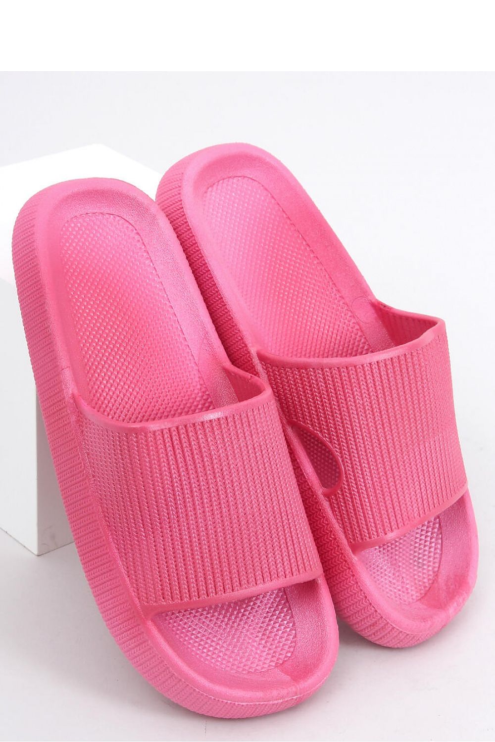 Clacquettes model 162809 Inello