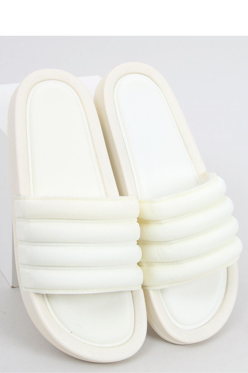 Clacquettes model 163586 Inello