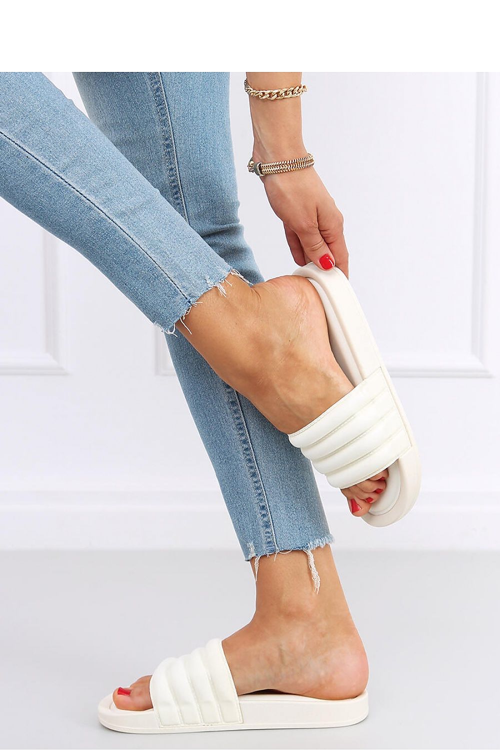 Clacquettes model 163586 Inello