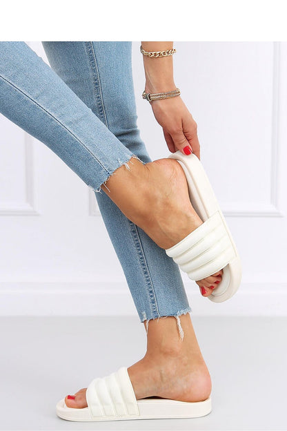 Clacquettes model 163586 Inello