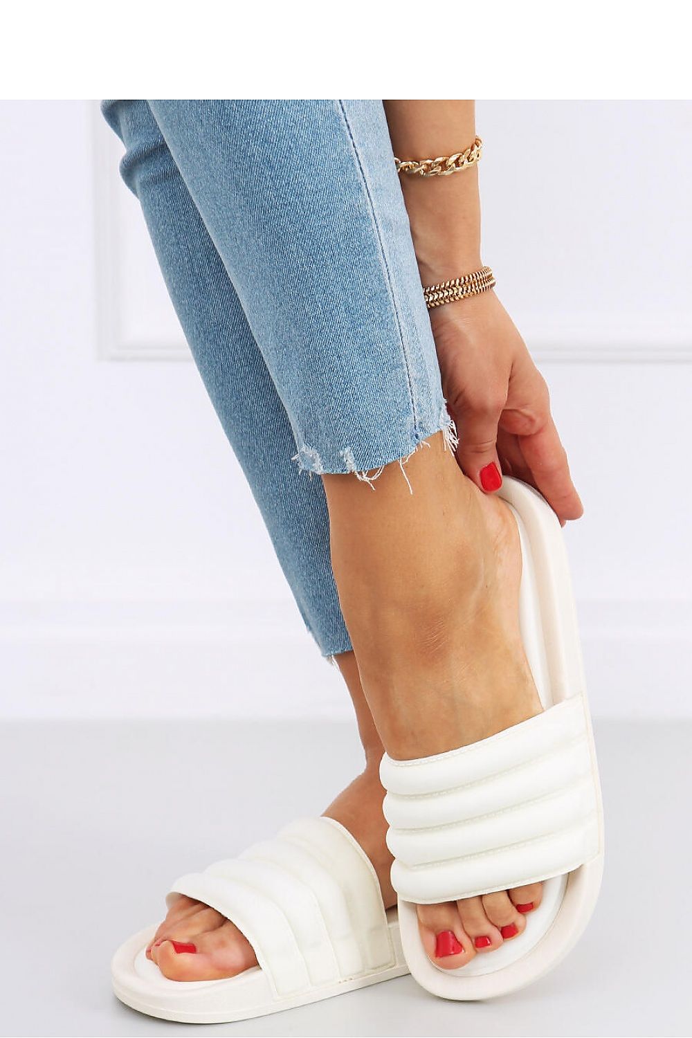 Clacquettes model 163586 Inello