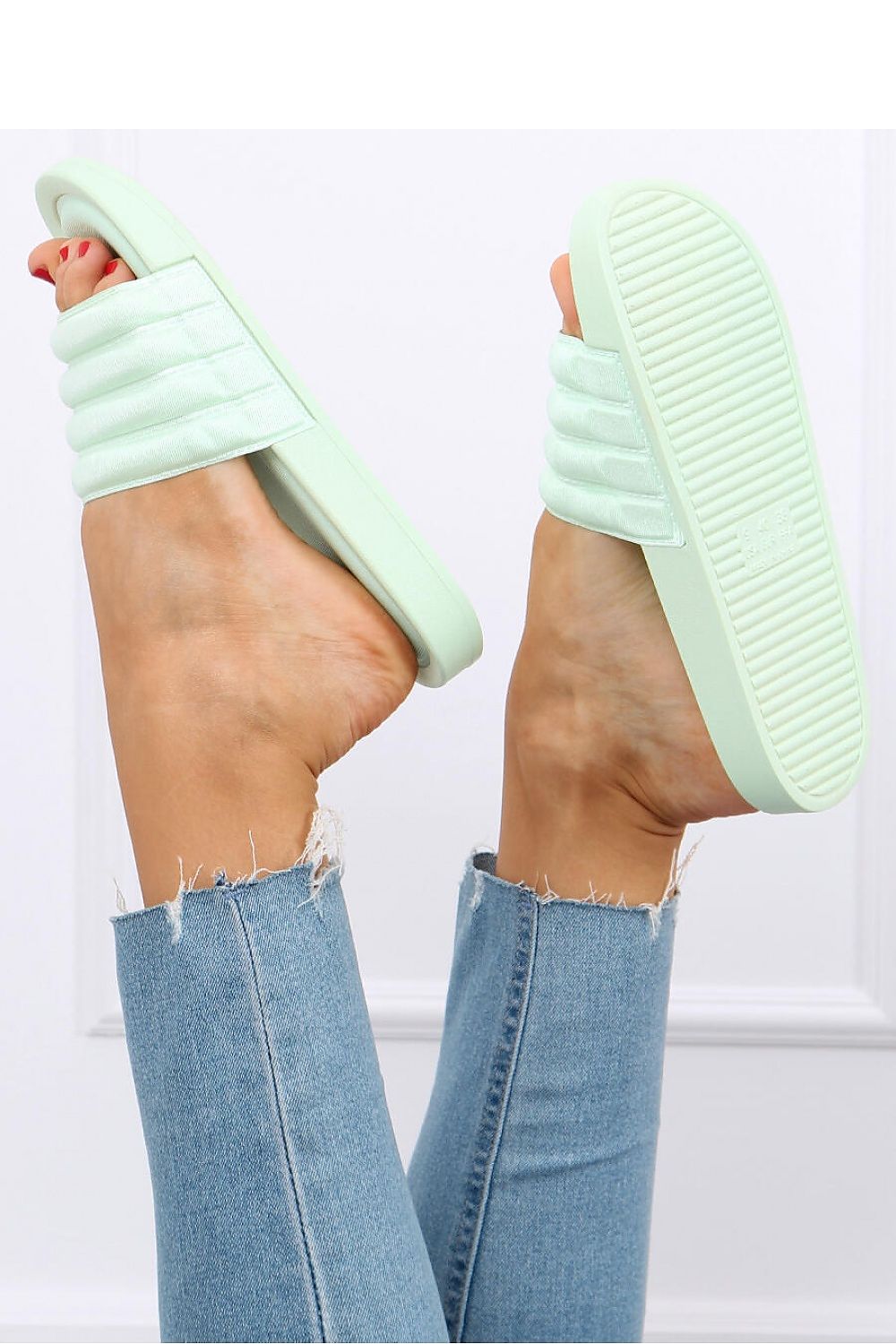 Clacquettes model 163951 Inello