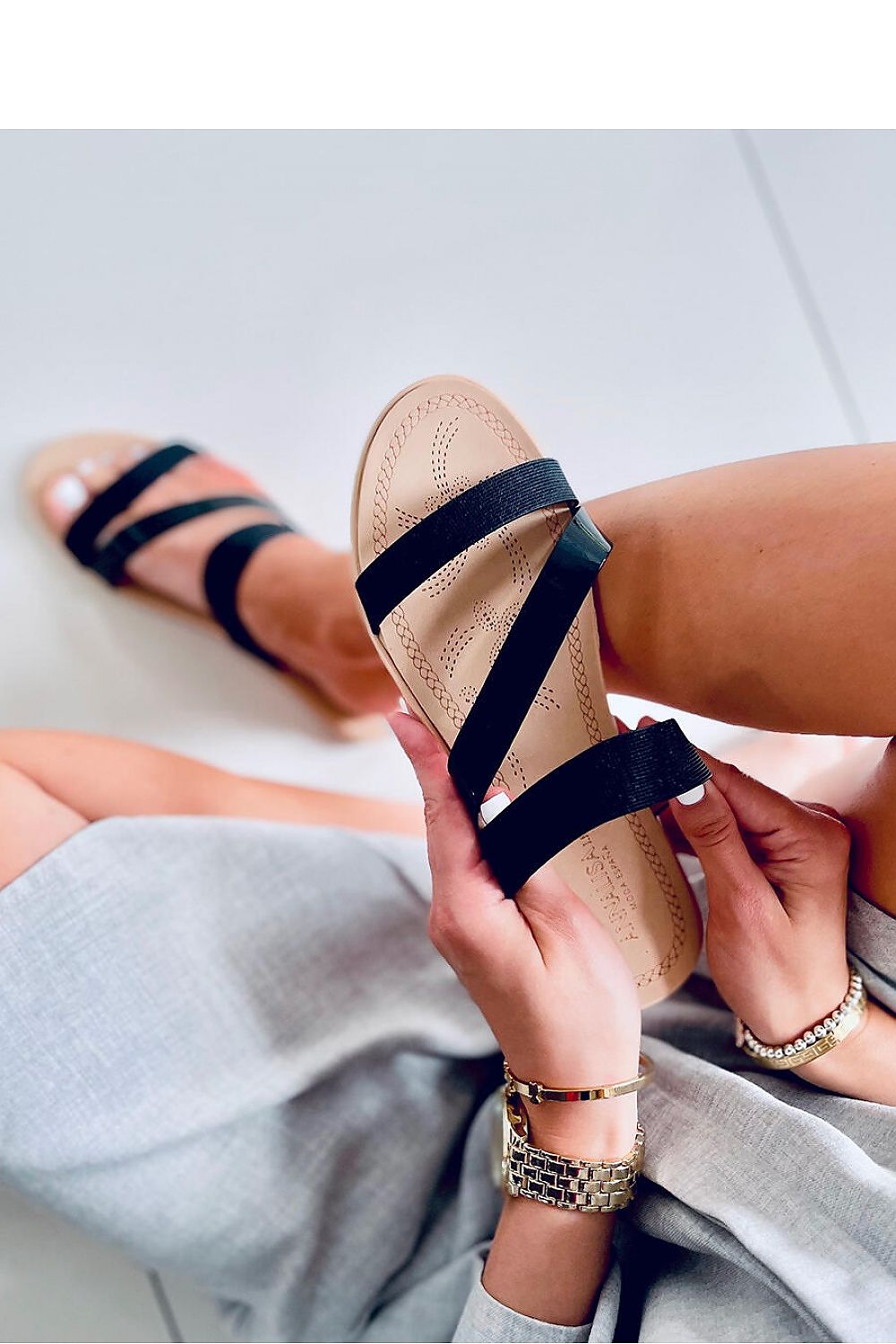 Clacquettes model 166931 Inello