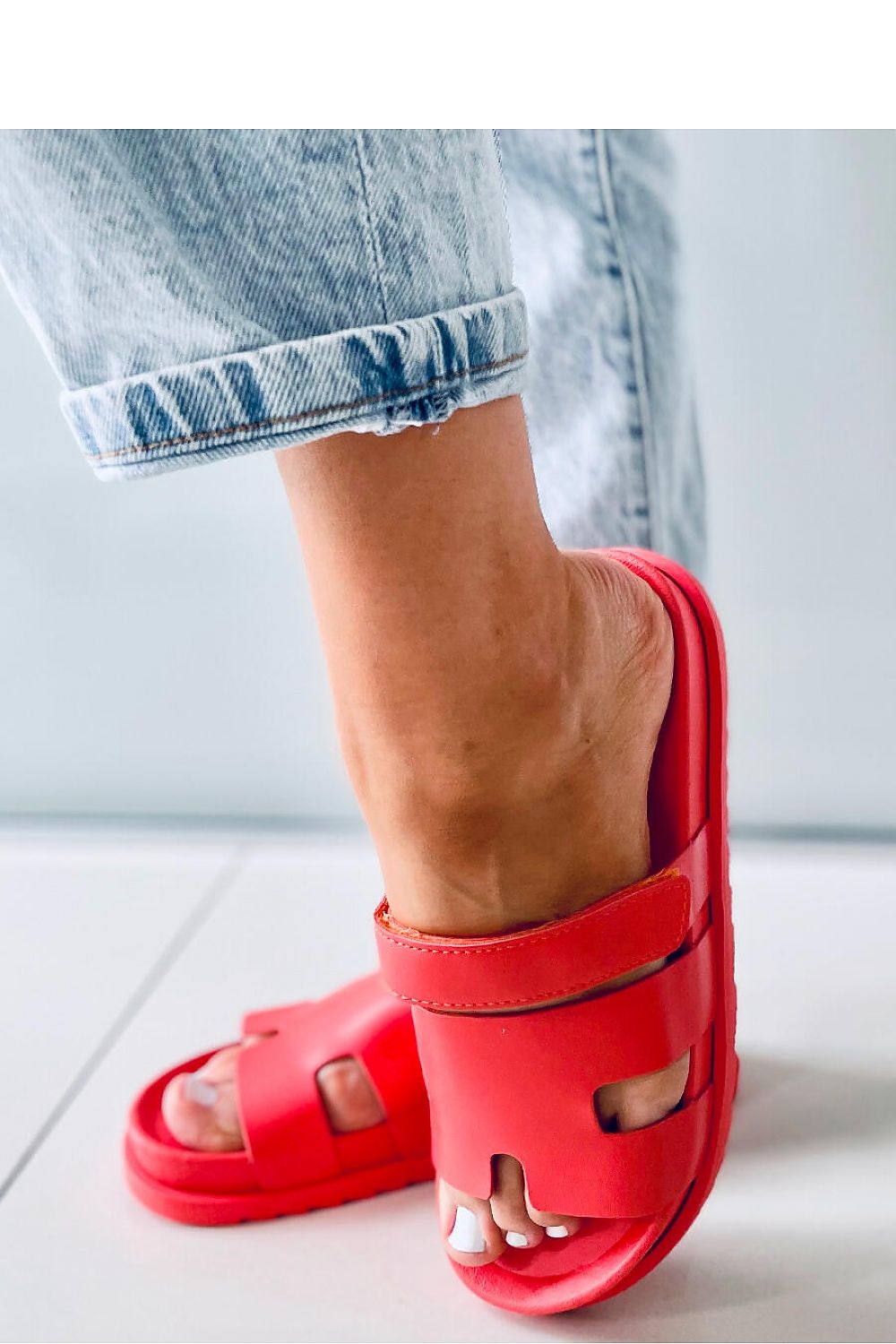 Clacquettes model 167266 Inello