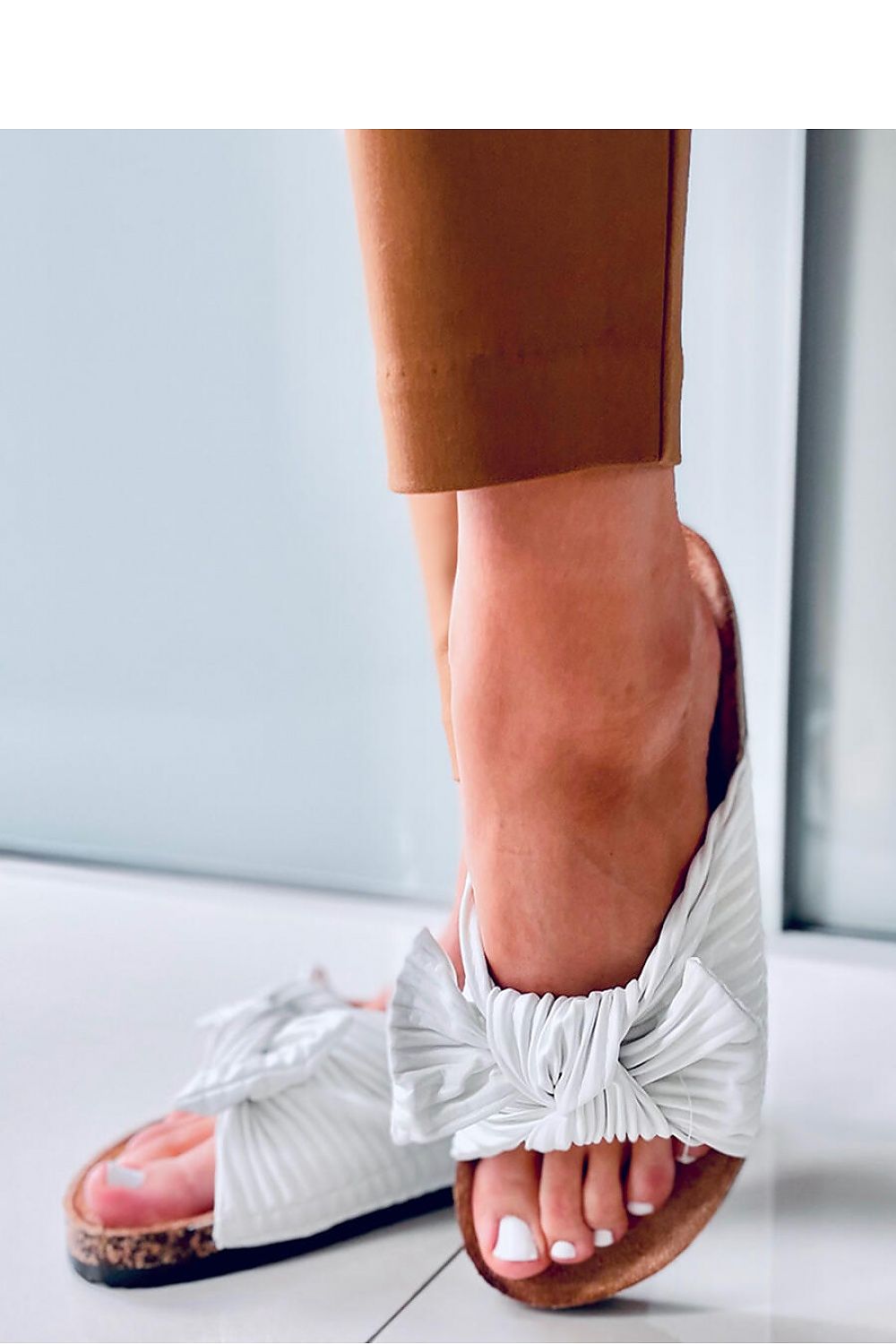 Clacquettes model 167269 Inello