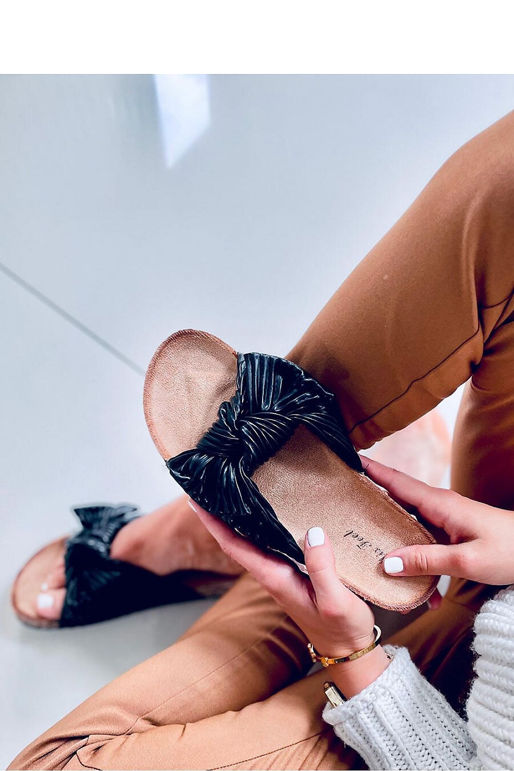 Clacquettes model 167270 Inello