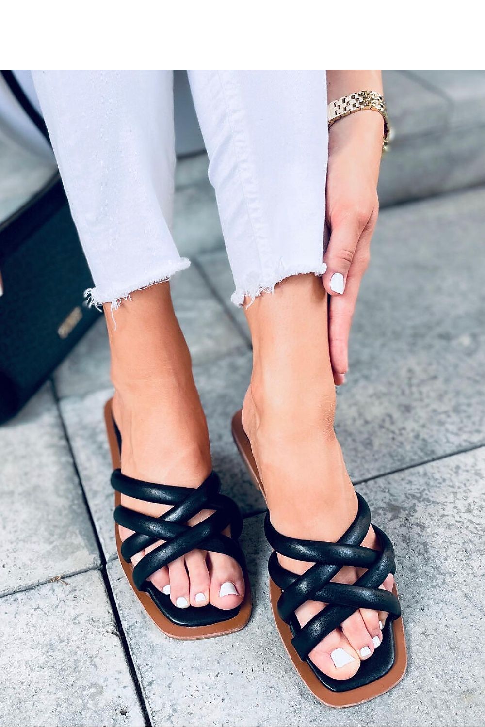 Clacquettes model 167472 Inello