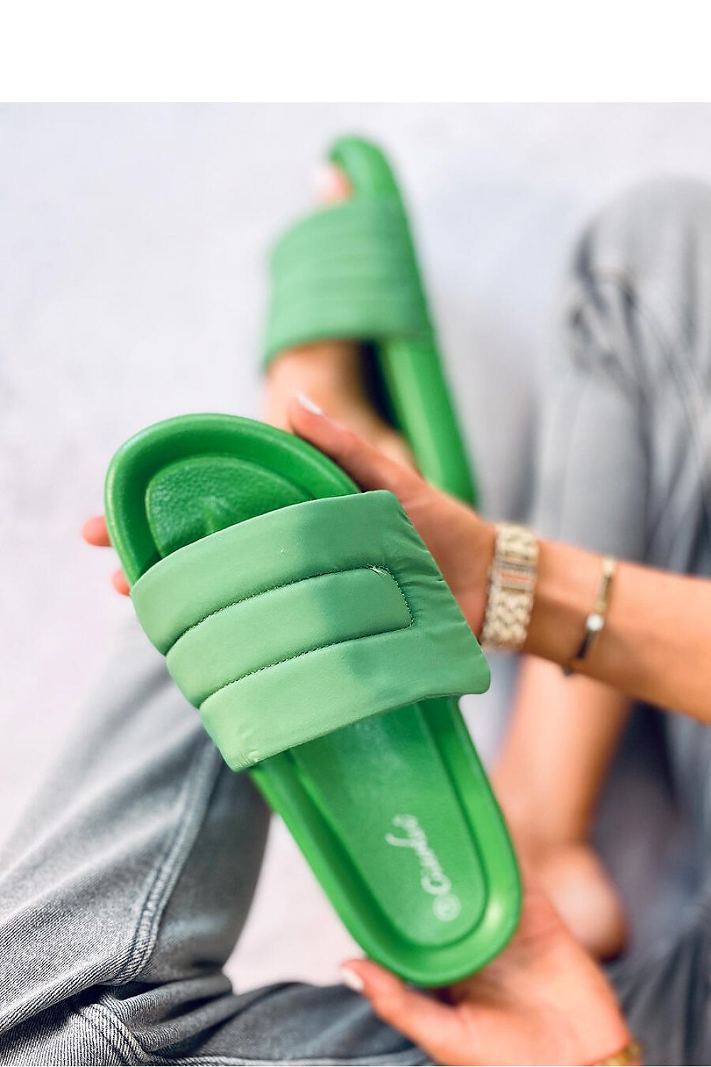 Clacquettes model 177315 Inello