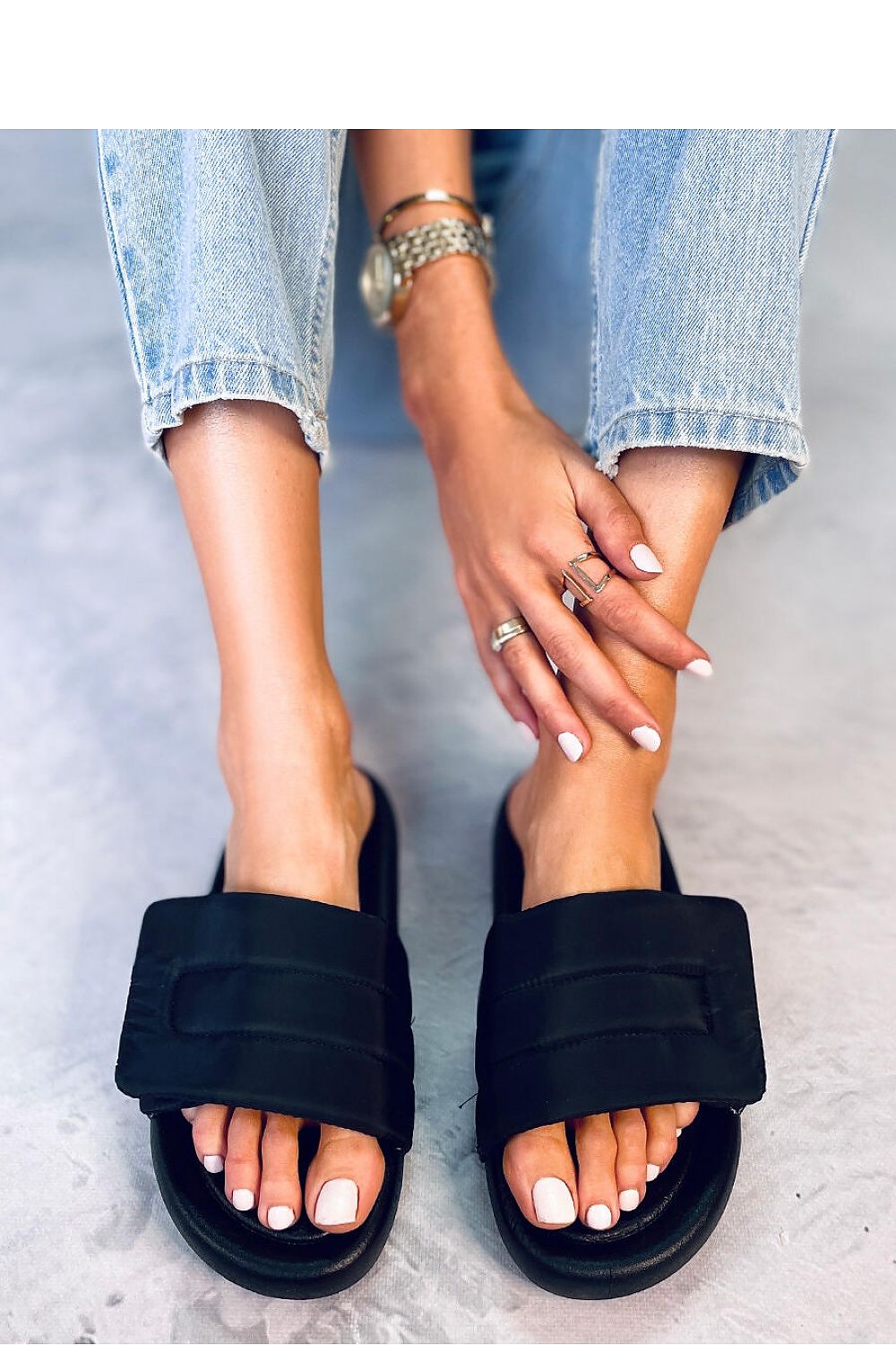 Clacquettes model 177317 Inello