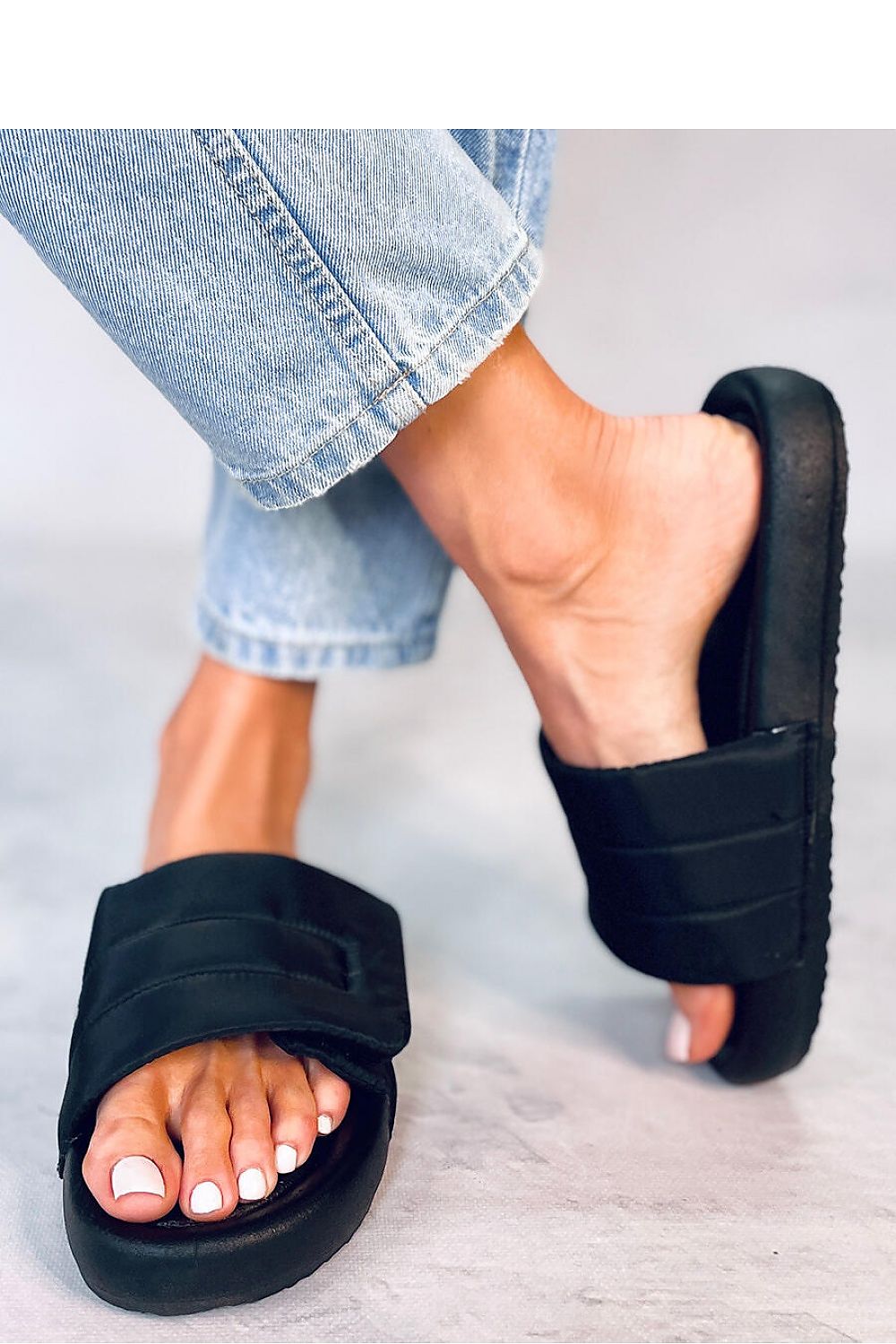 Clacquettes model 177317 Inello