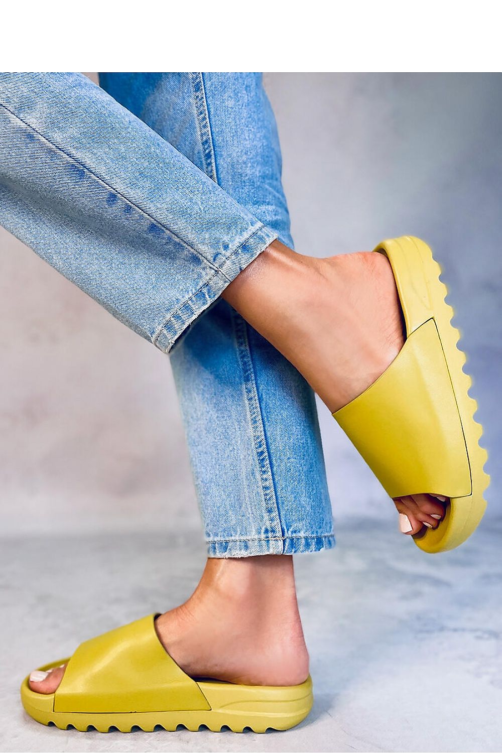 Clacquettes model 177631 Inello