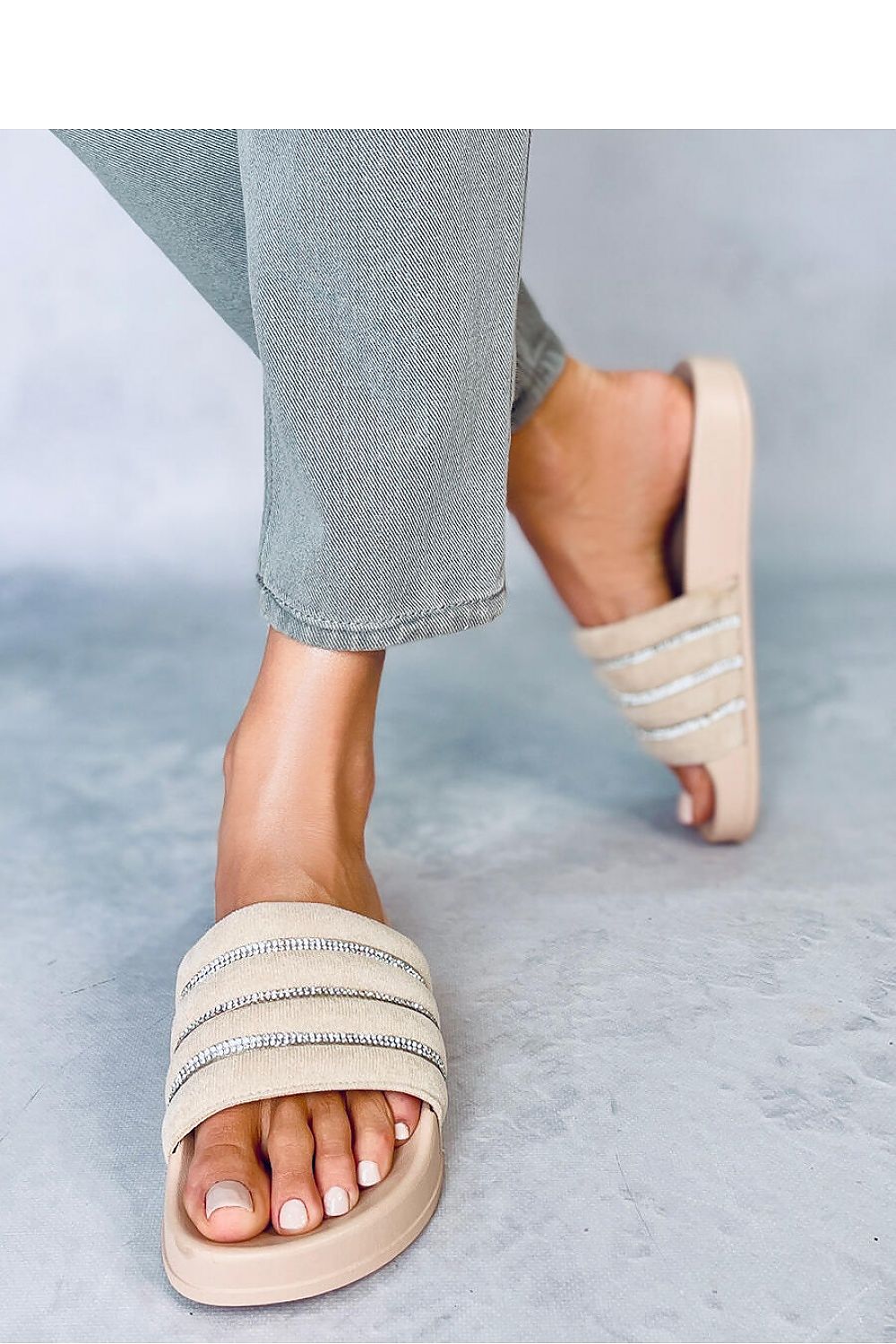 Clacquettes model 177636 Inello