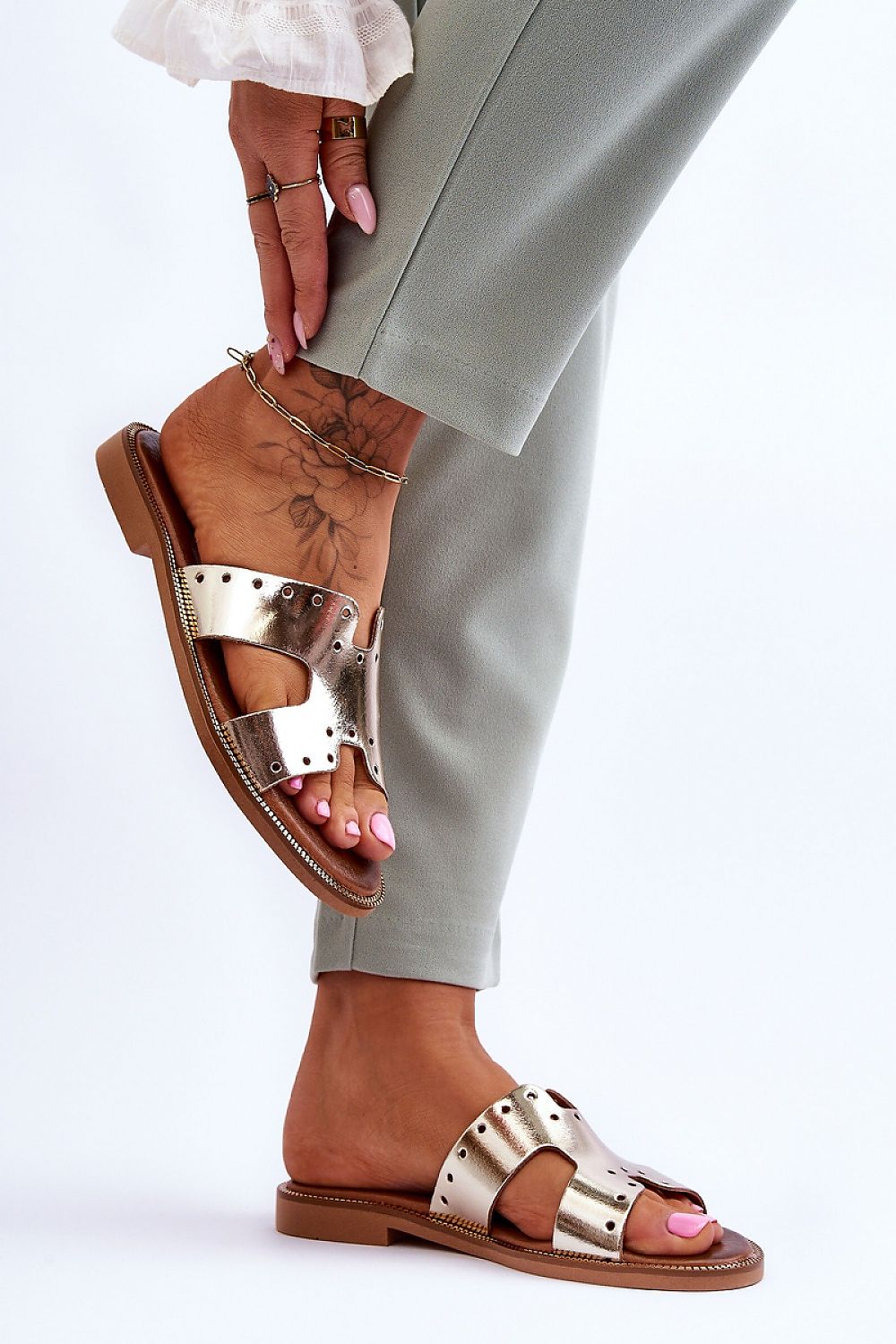 Clacquettes model 179079 Step in style