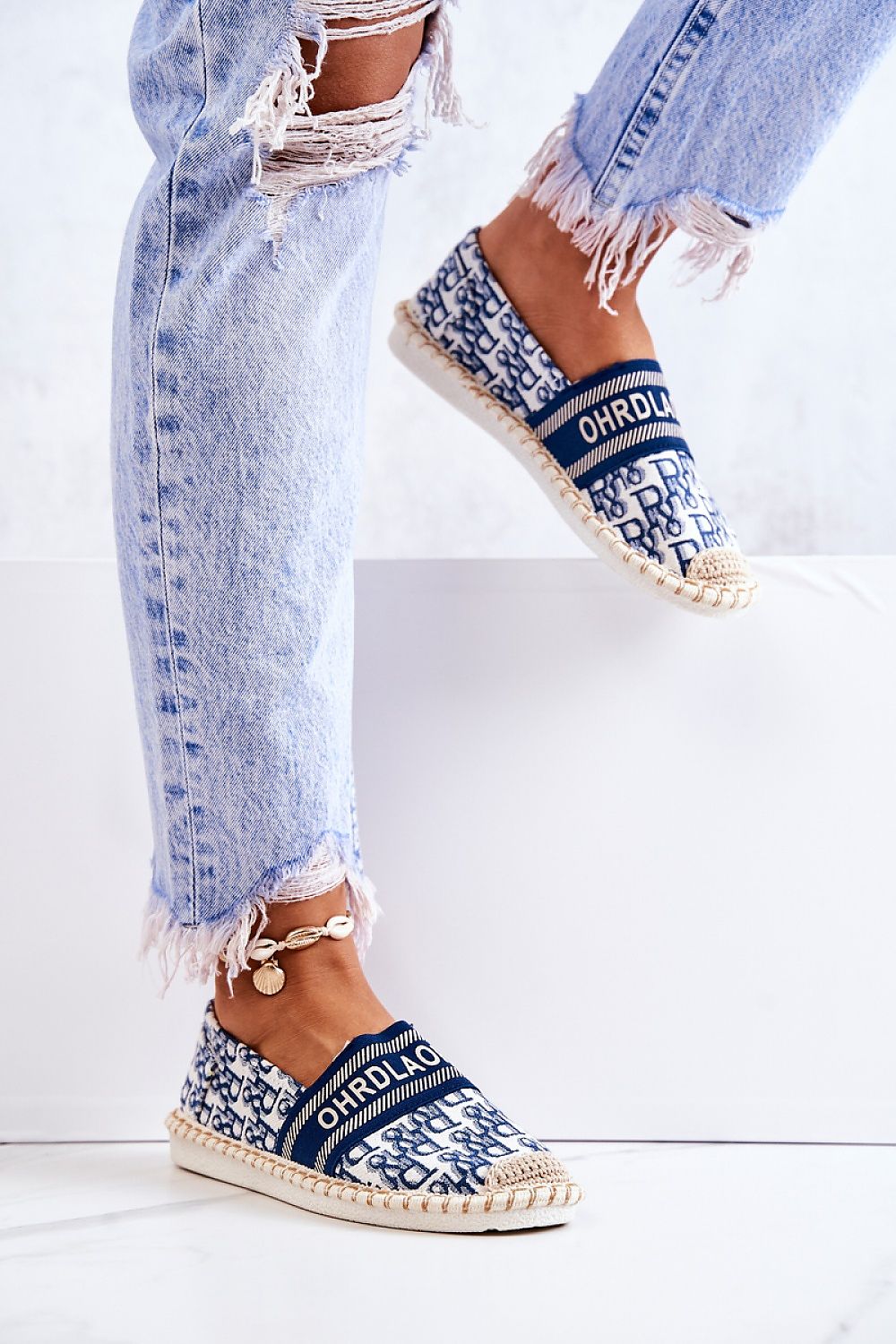 Espadrille model 180530 Step in style