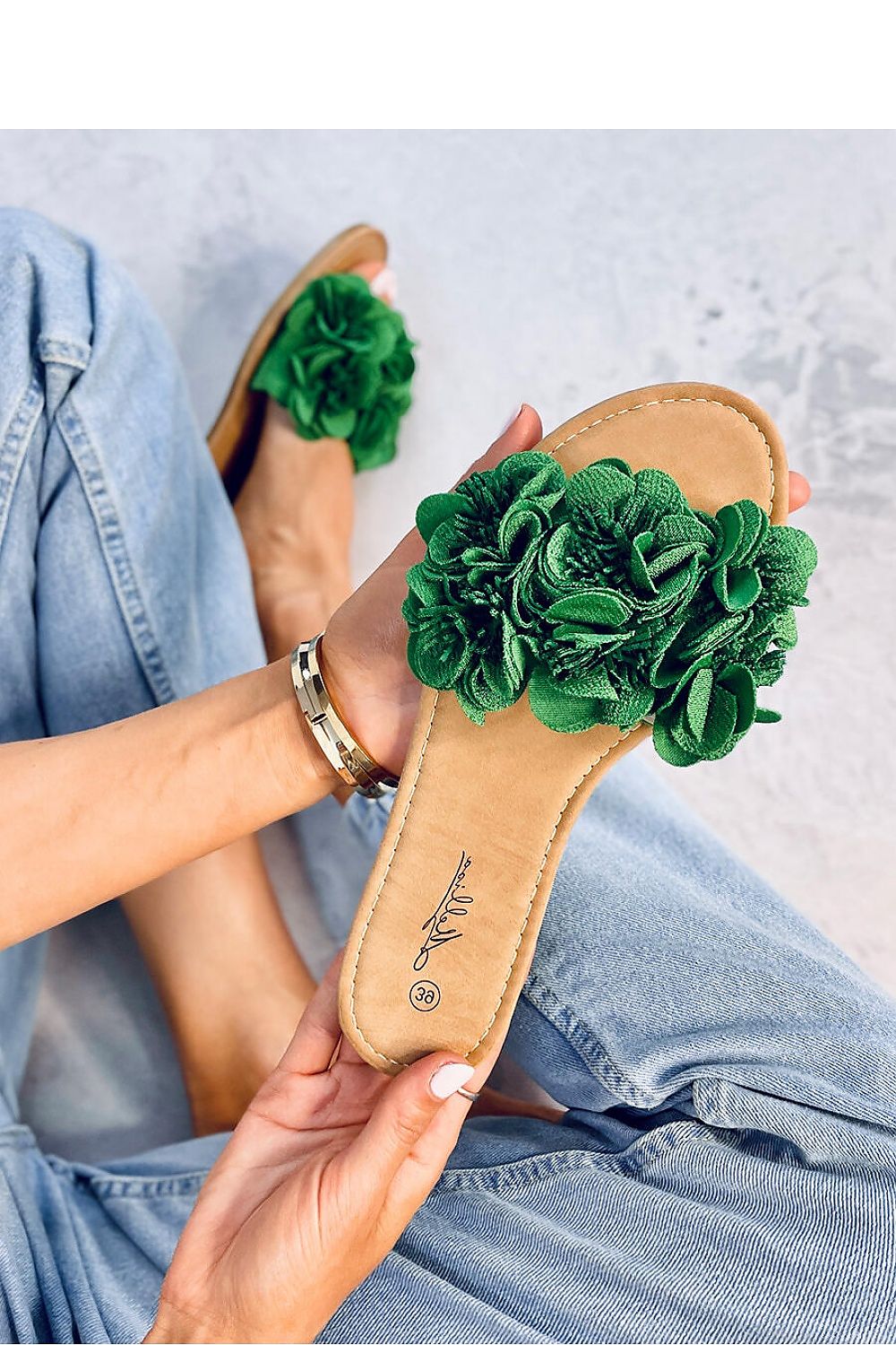 Clacquettes model 180585 Inello