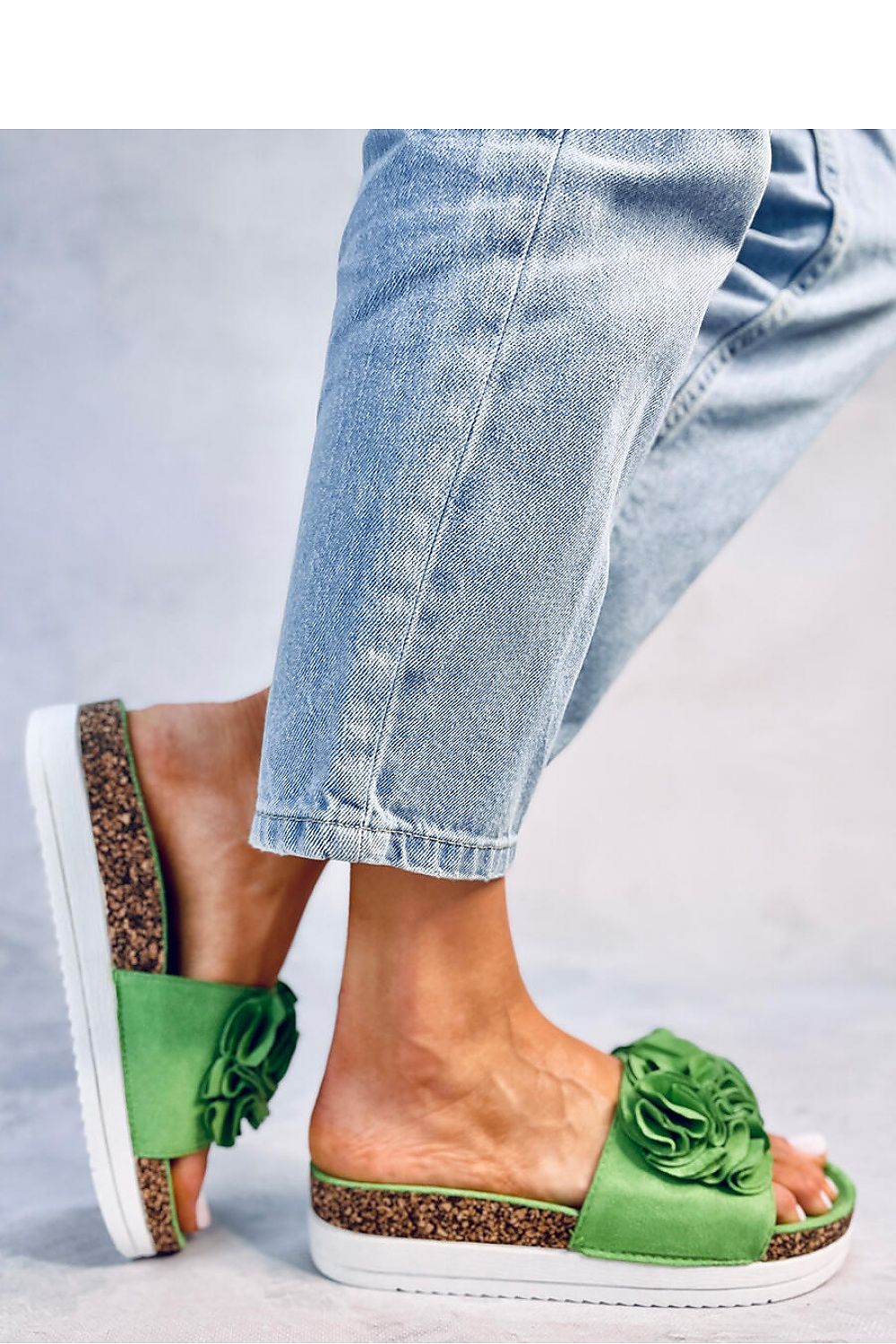 Clacquettes model 180700 Inello