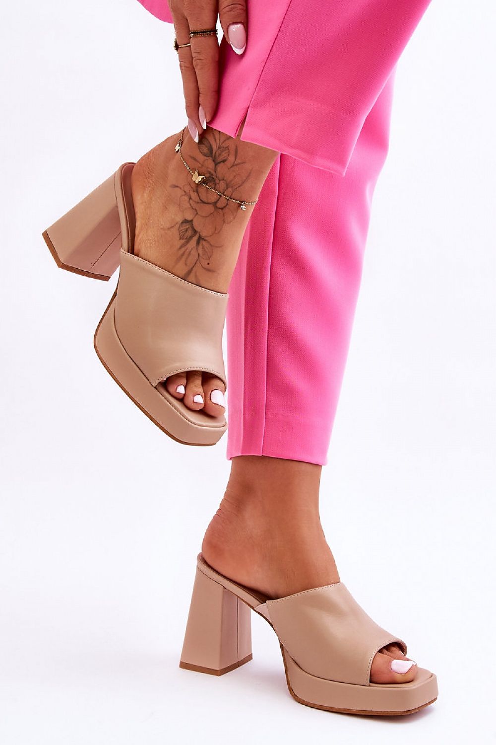 Slides model 181070 Step in style