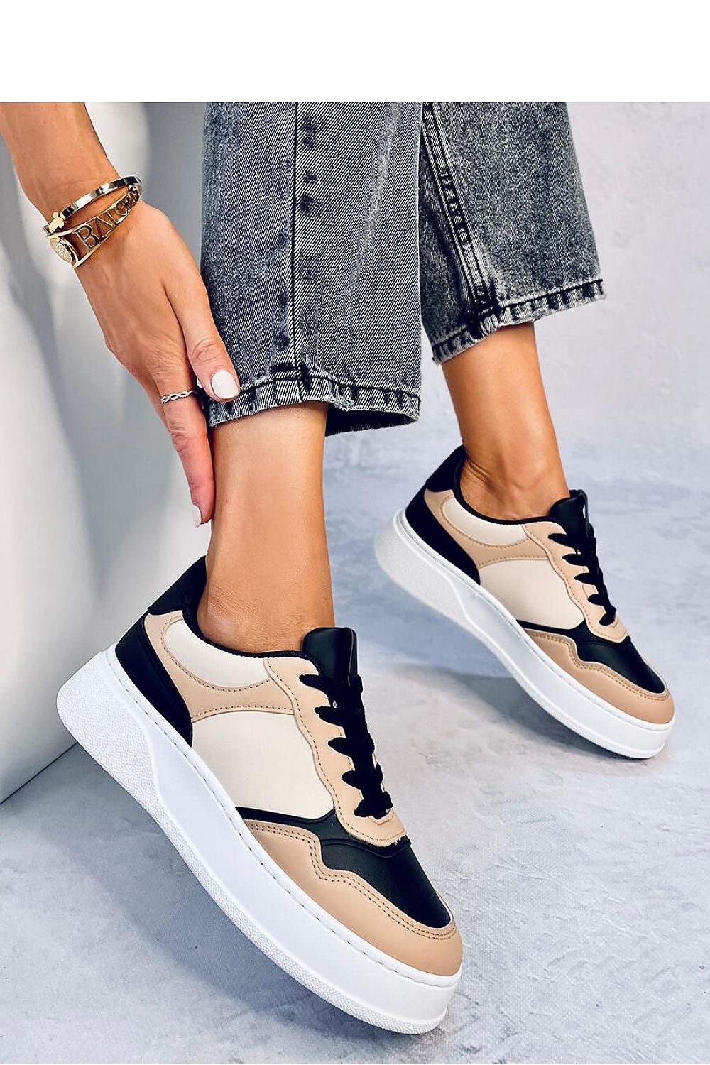 Sports shoes model 184237 Inello